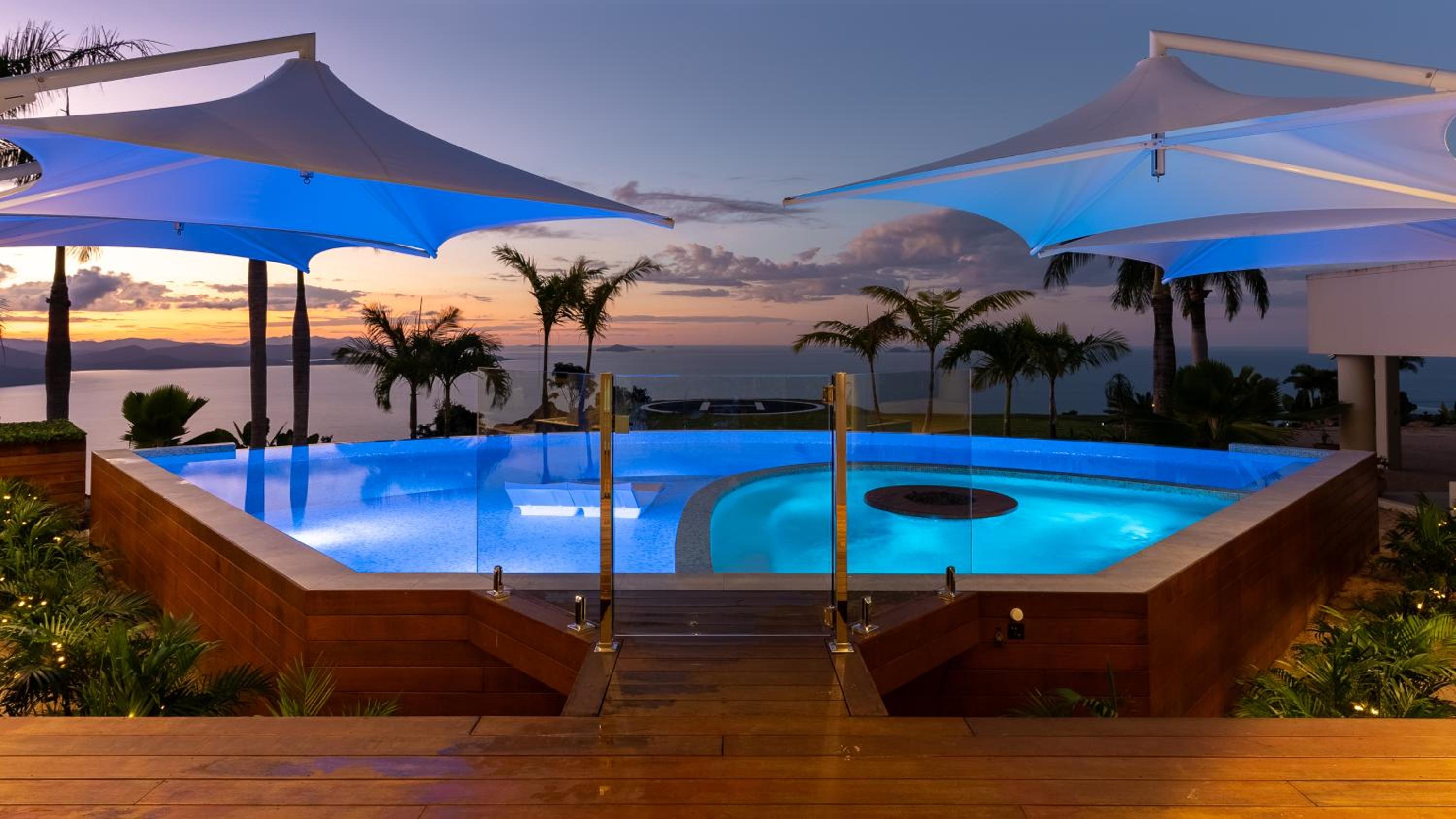 Parc Exclusif, Airlie Beach - 360 island views from a mountain top