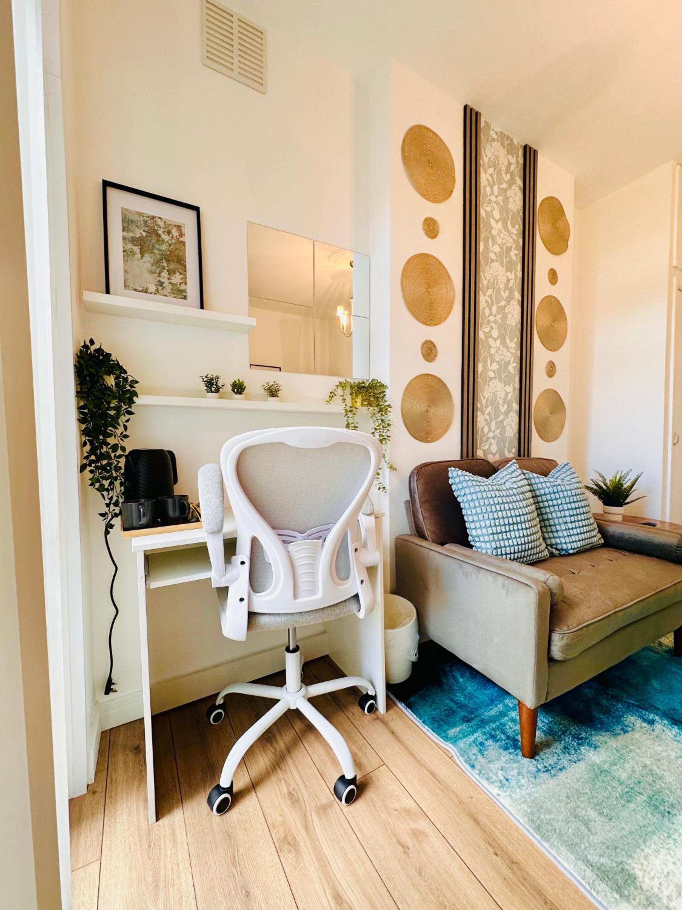 Elegant Private Room opposite Queen Elizabeth Hospital - Harborne Birmingham R2 view 5