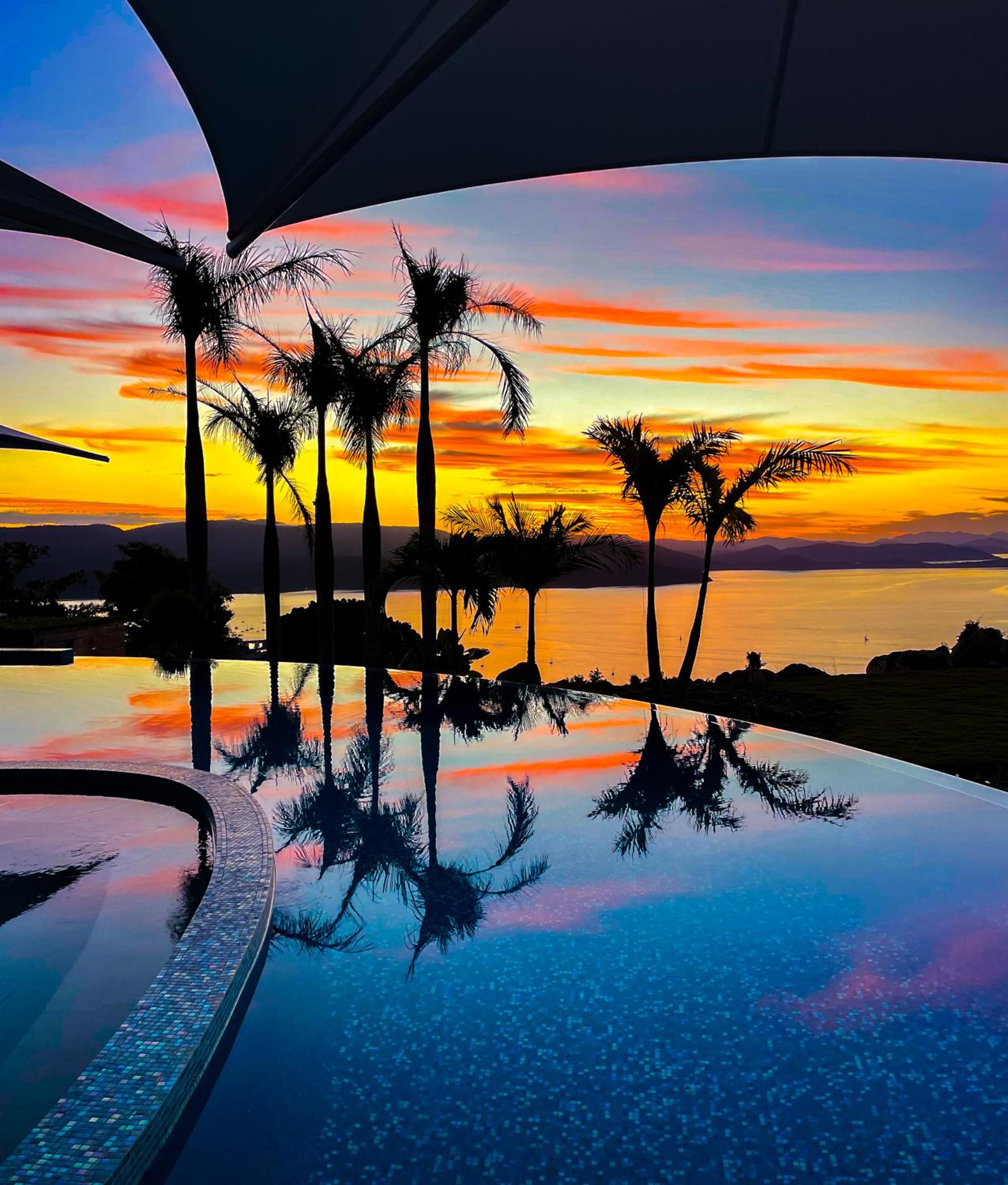 Parc Exclusif, Airlie Beach - 360 island views from a mountain top