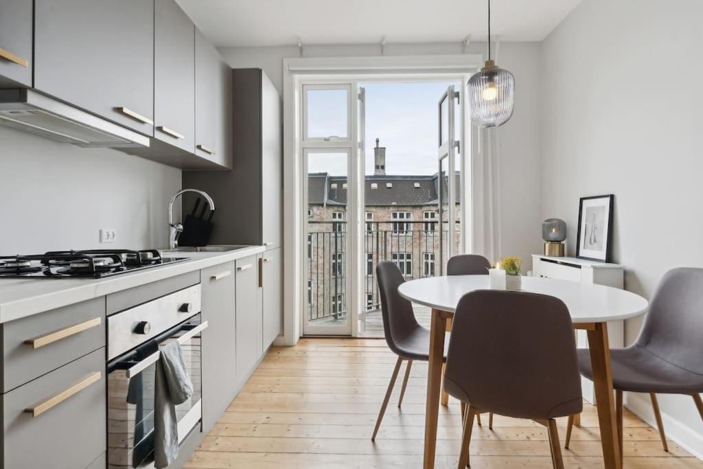 Bright apartment with balcony close to center city
