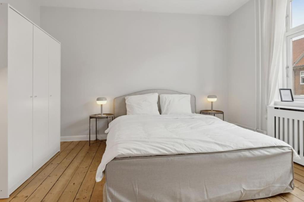 Bright apartment with balcony close to center city