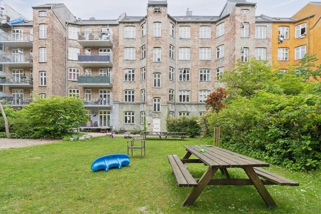 Bright apartment with balcony close to center city