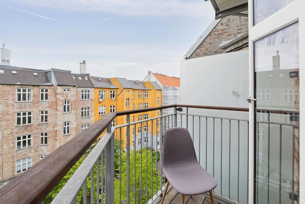Bright apartment with balcony close to center city