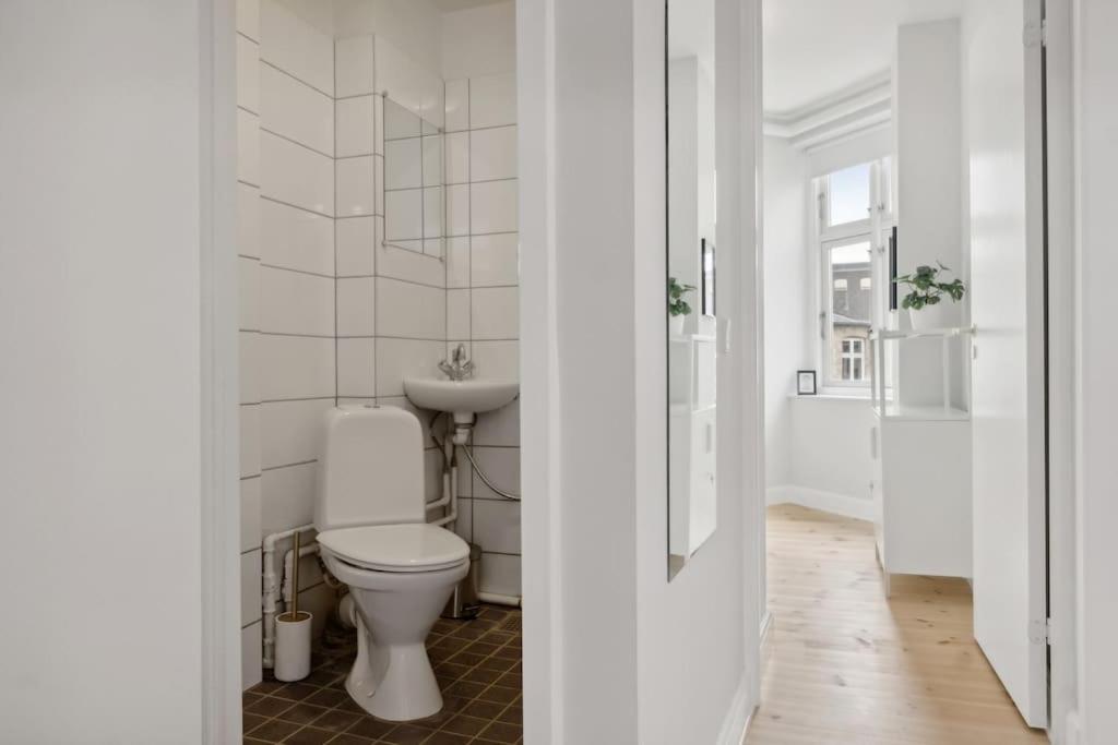 Bright apartment with balcony close to center city