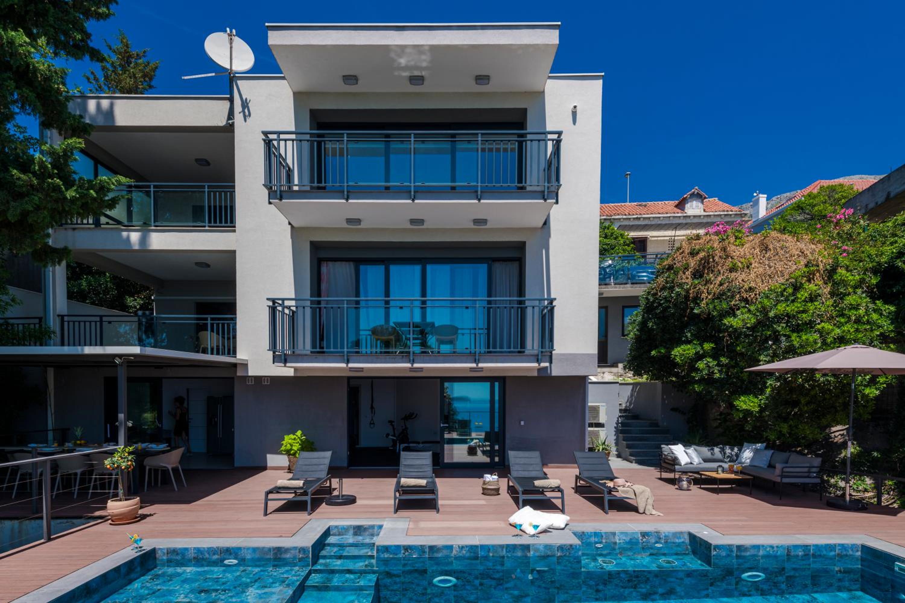 Hotel Villa Hortensia-With Private Pool and Beaches Front - Image 1