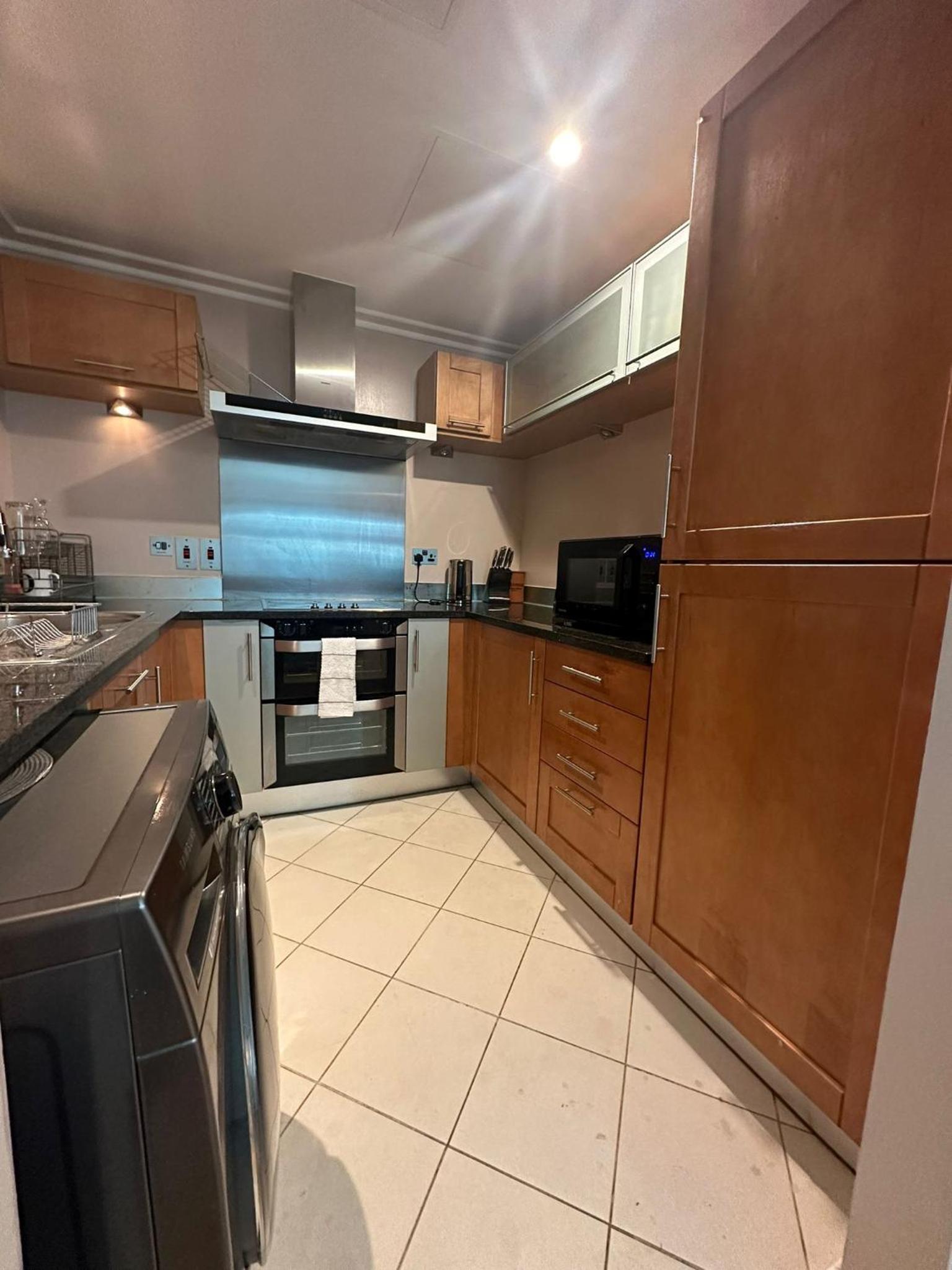 Lakes 2 Bedroom Shared Apartment In Canary Wharf With Private Bathrooms