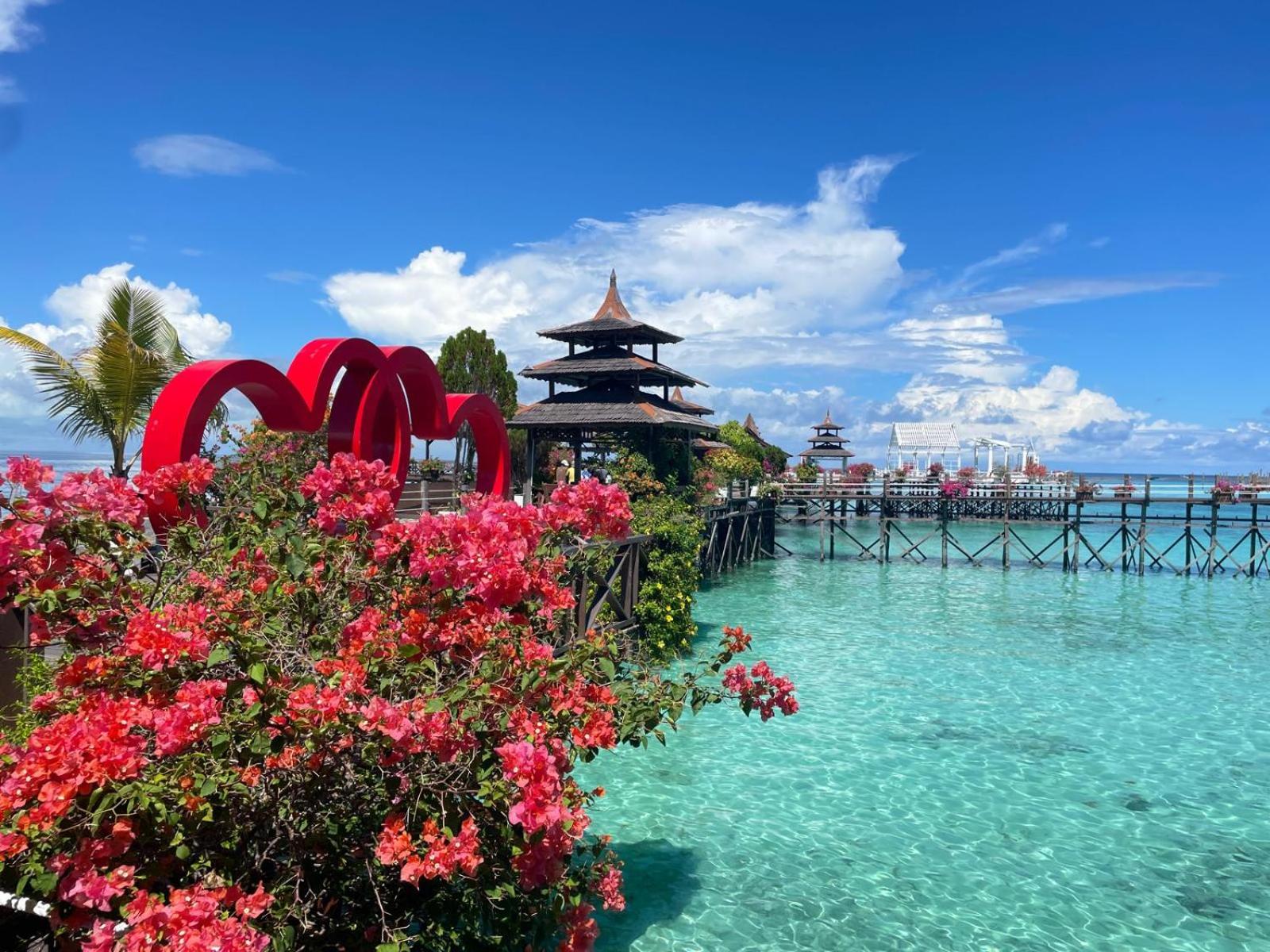 MABUL WATER BUNGALOWS - STANDALONE CHALET- INCLUSIVE of FOOD & BEVERAGE, AIRPORT TRANSPORTATION, SNORKELING EQUIPMENTS photo 8