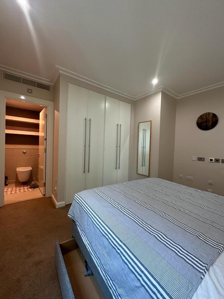 Lakes 2 Bedroom Shared Apartment In Canary Wharf With Private Bathrooms