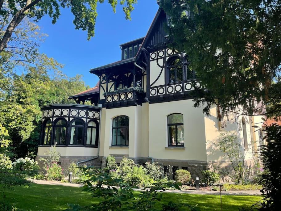 Verwunsches Haus mit Parkplatz in bester Lage
