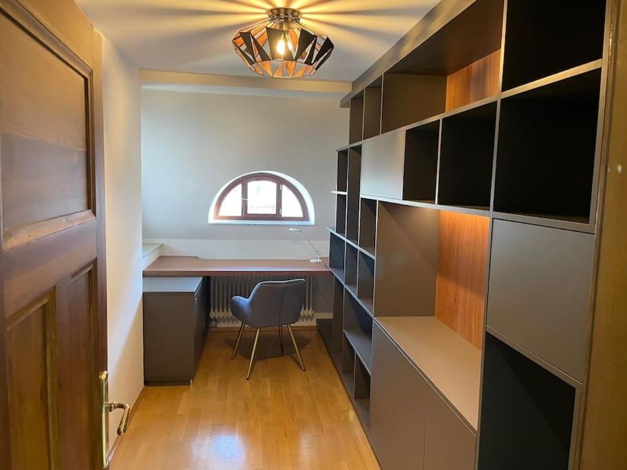 Verwunsches Haus mit Parkplatz in bester Lage