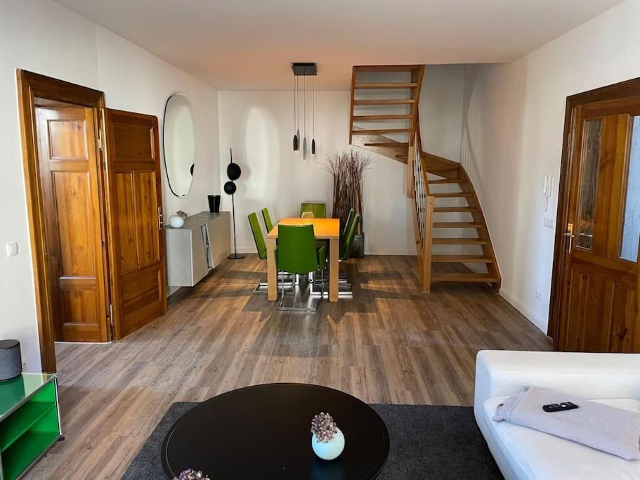 Verwunsches Haus mit Parkplatz in bester Lage