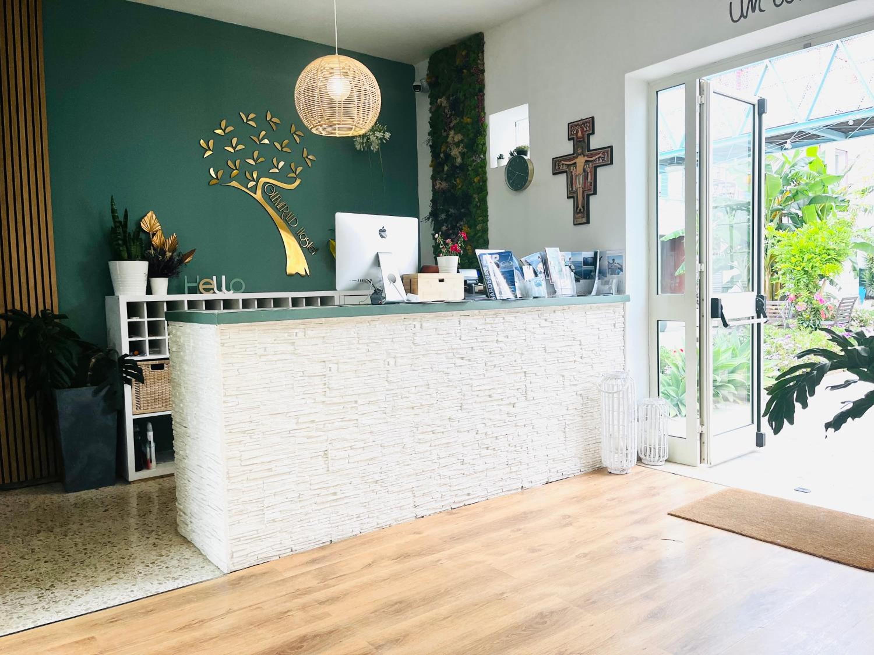 Hotel Glemerald Hostel - Image 1