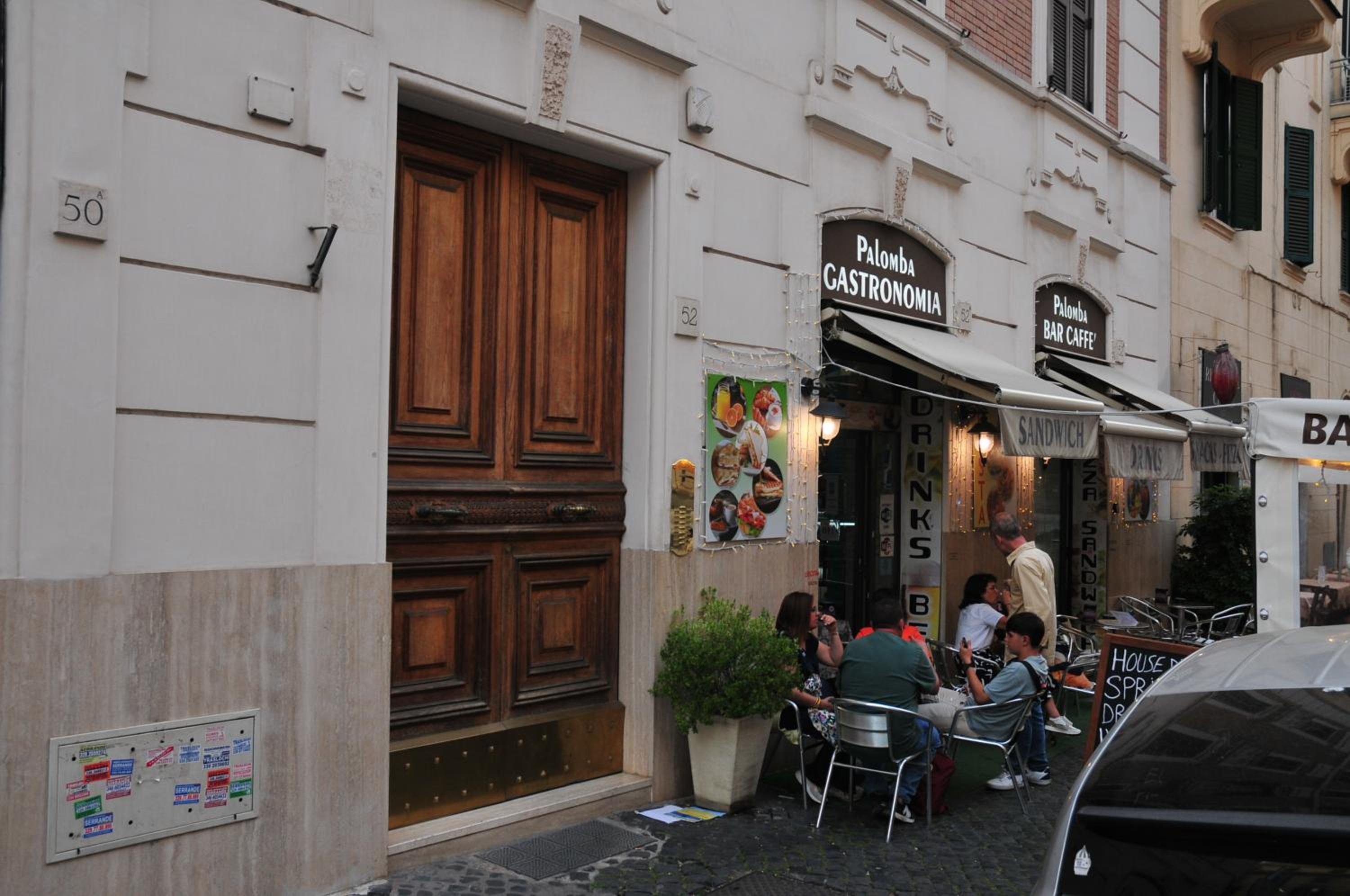 CARDINAL STUDIO - 2 steps from Vatican & Ottaviano metro - Secure, vibrant, wealthy, accessibile area - Warm multilanguage guest care