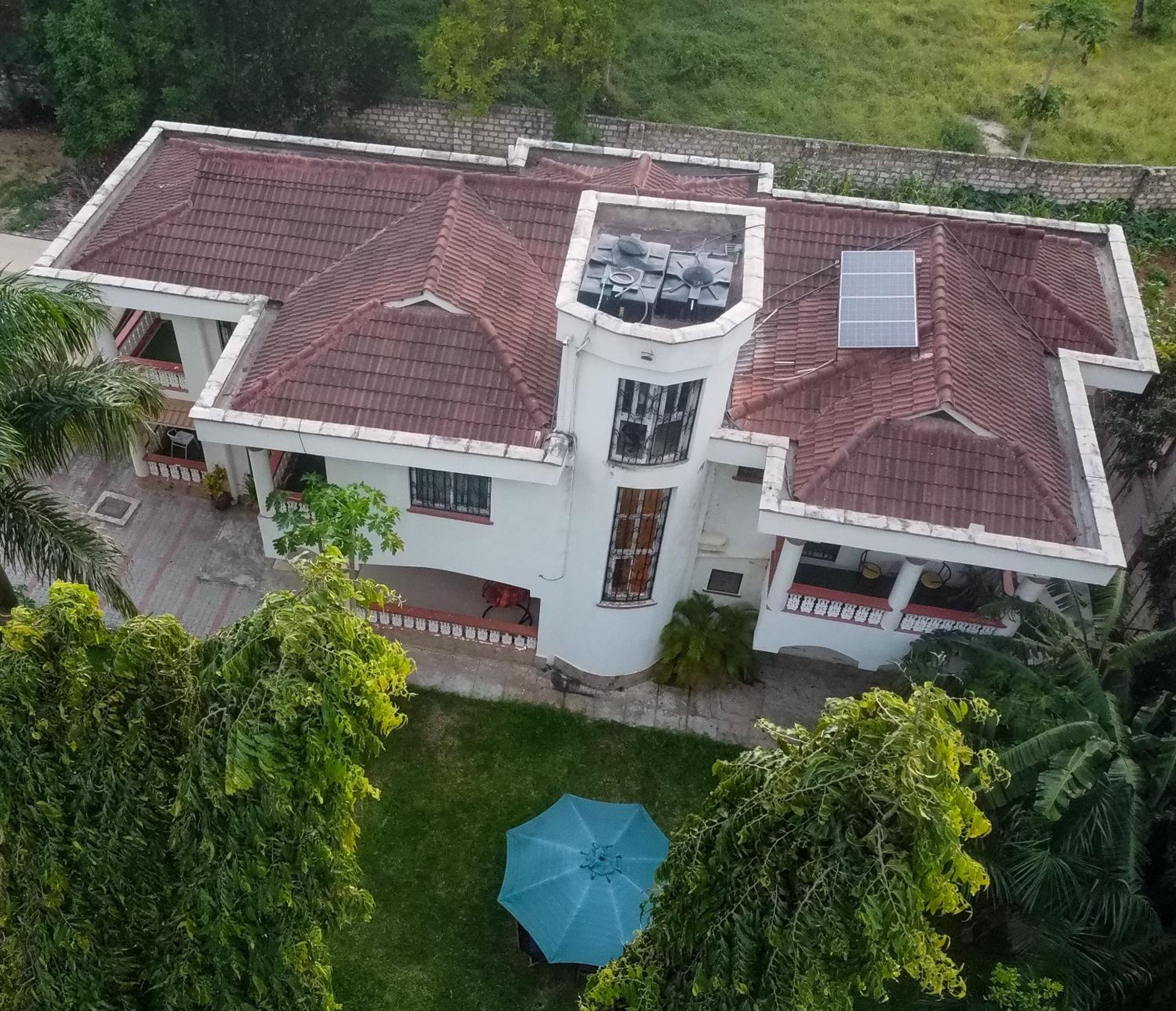 Mudzini gardens - Luxury villa with a pool view 2