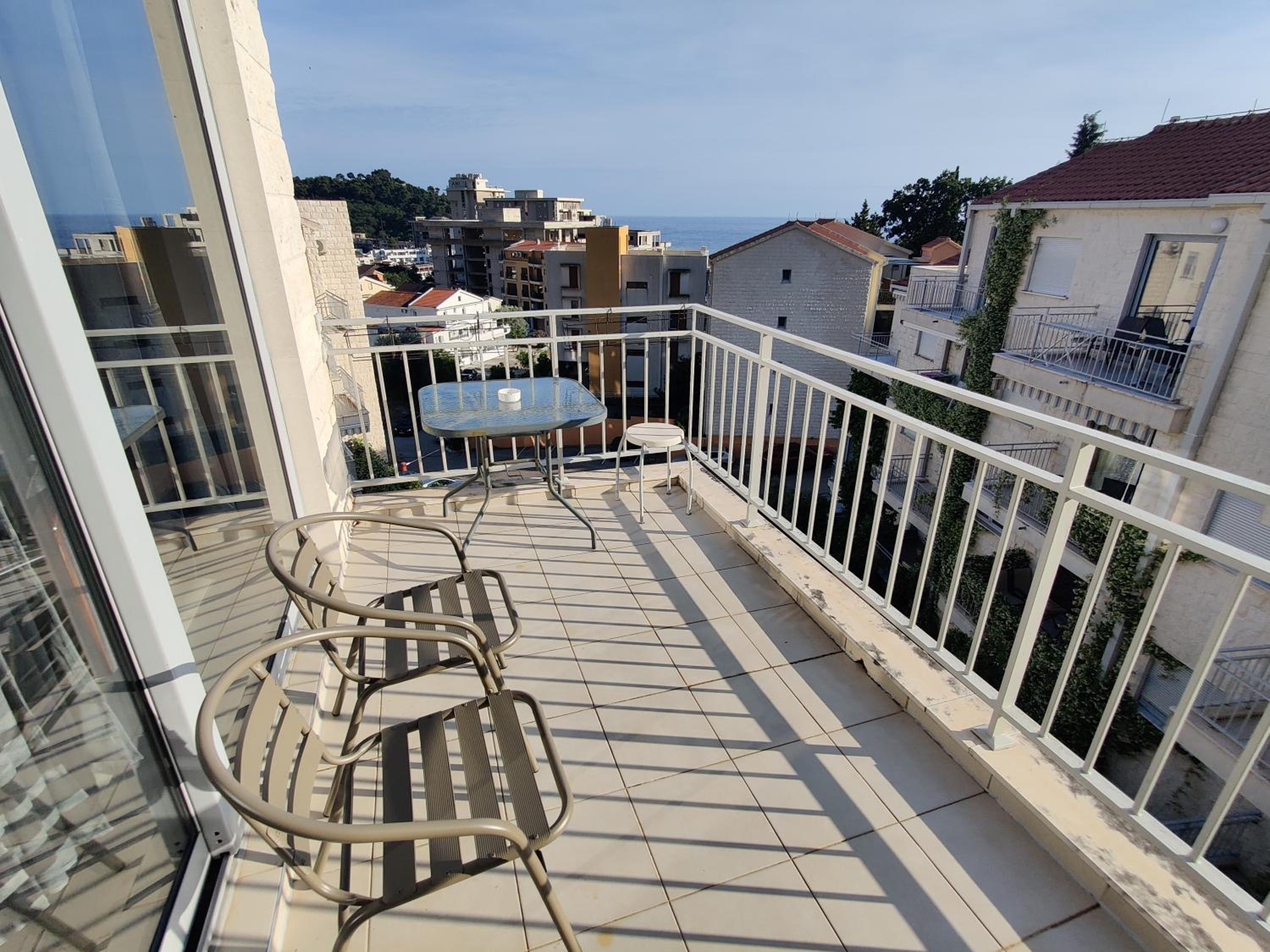 Petrovac Bay apartment with sea view and shared pool
