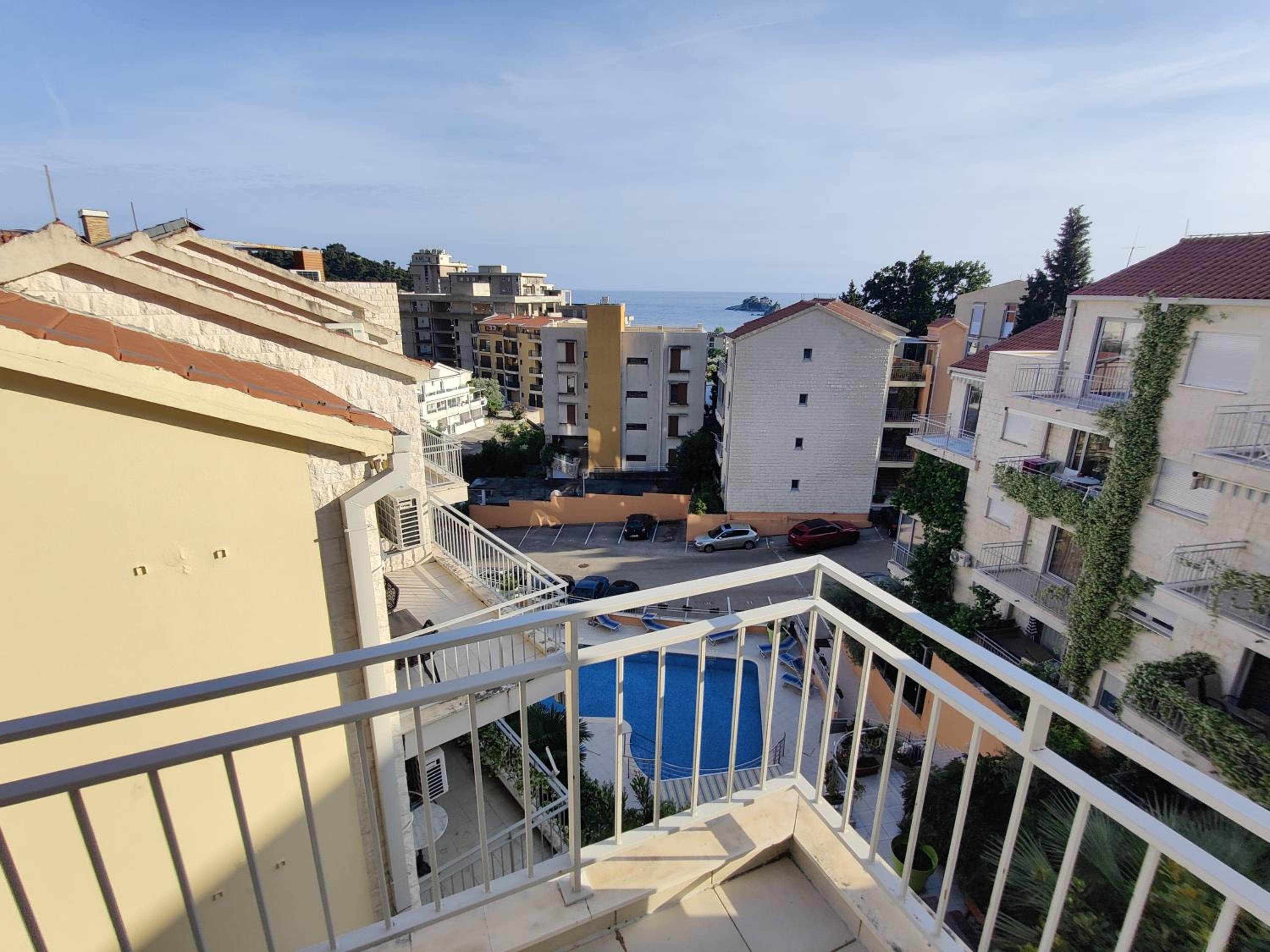 Petrovac Bay apartment with sea view and shared pool