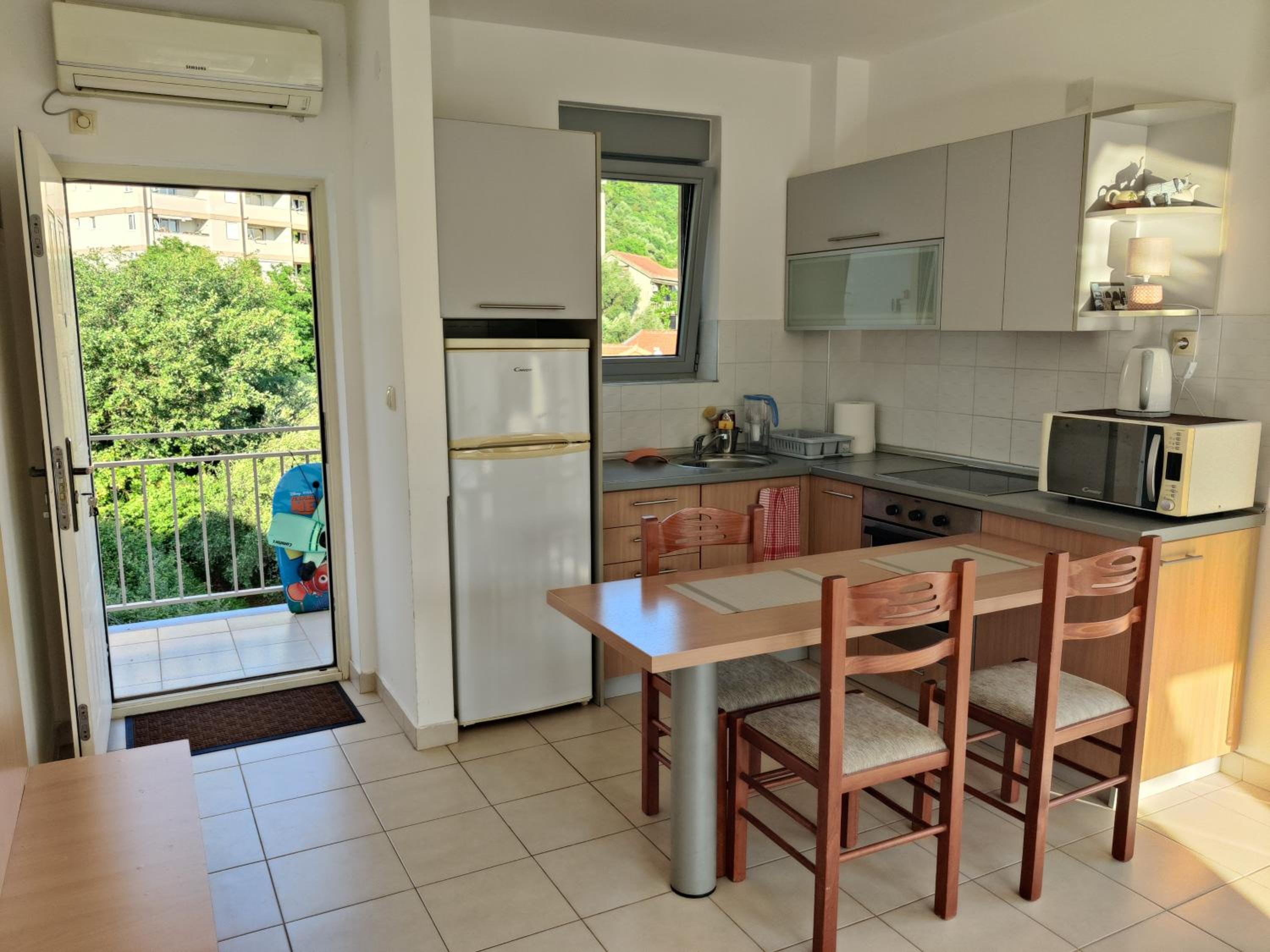 Petrovac Bay apartment with sea view and shared pool