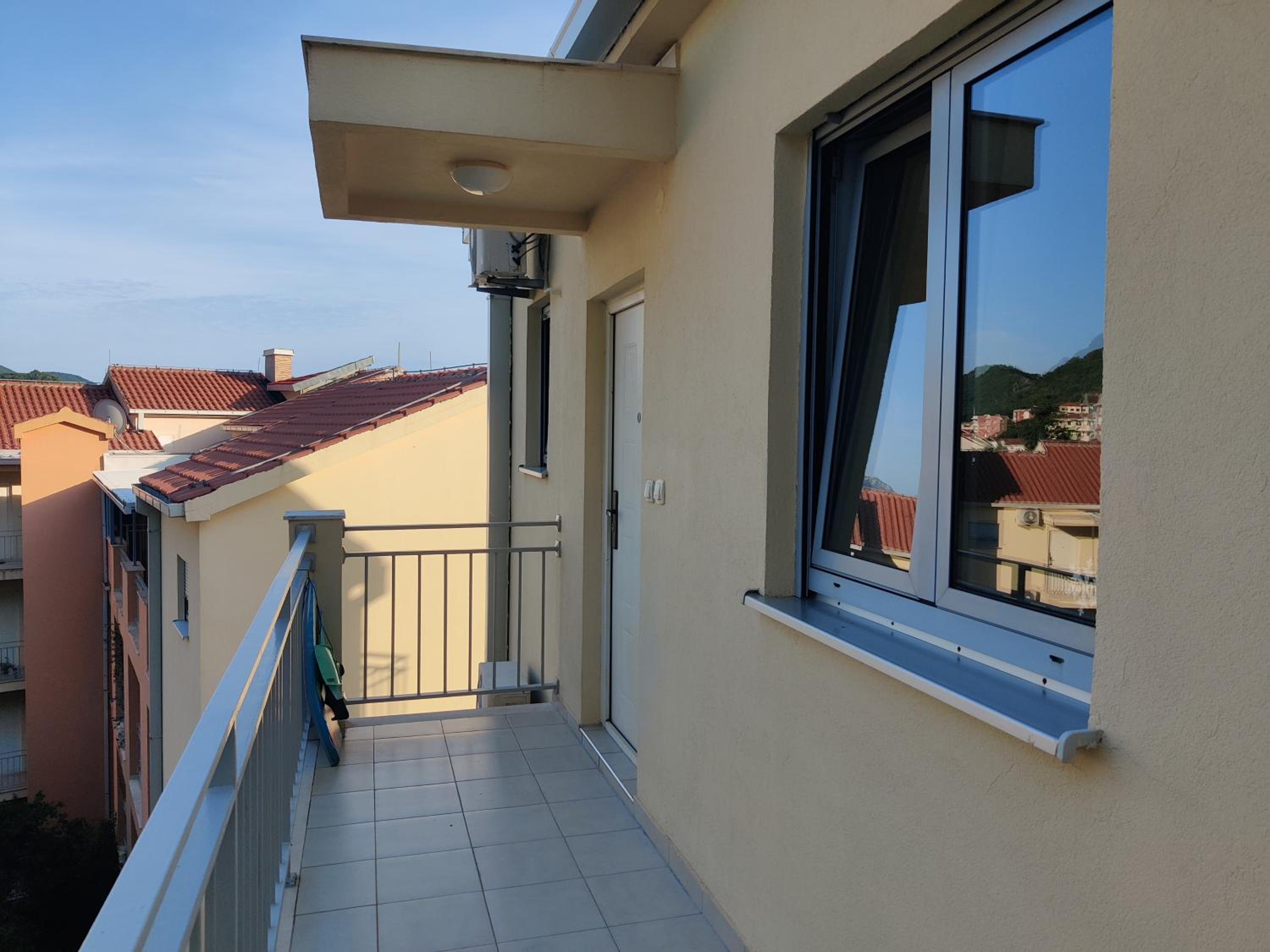 Petrovac Bay apartment with sea view and shared pool