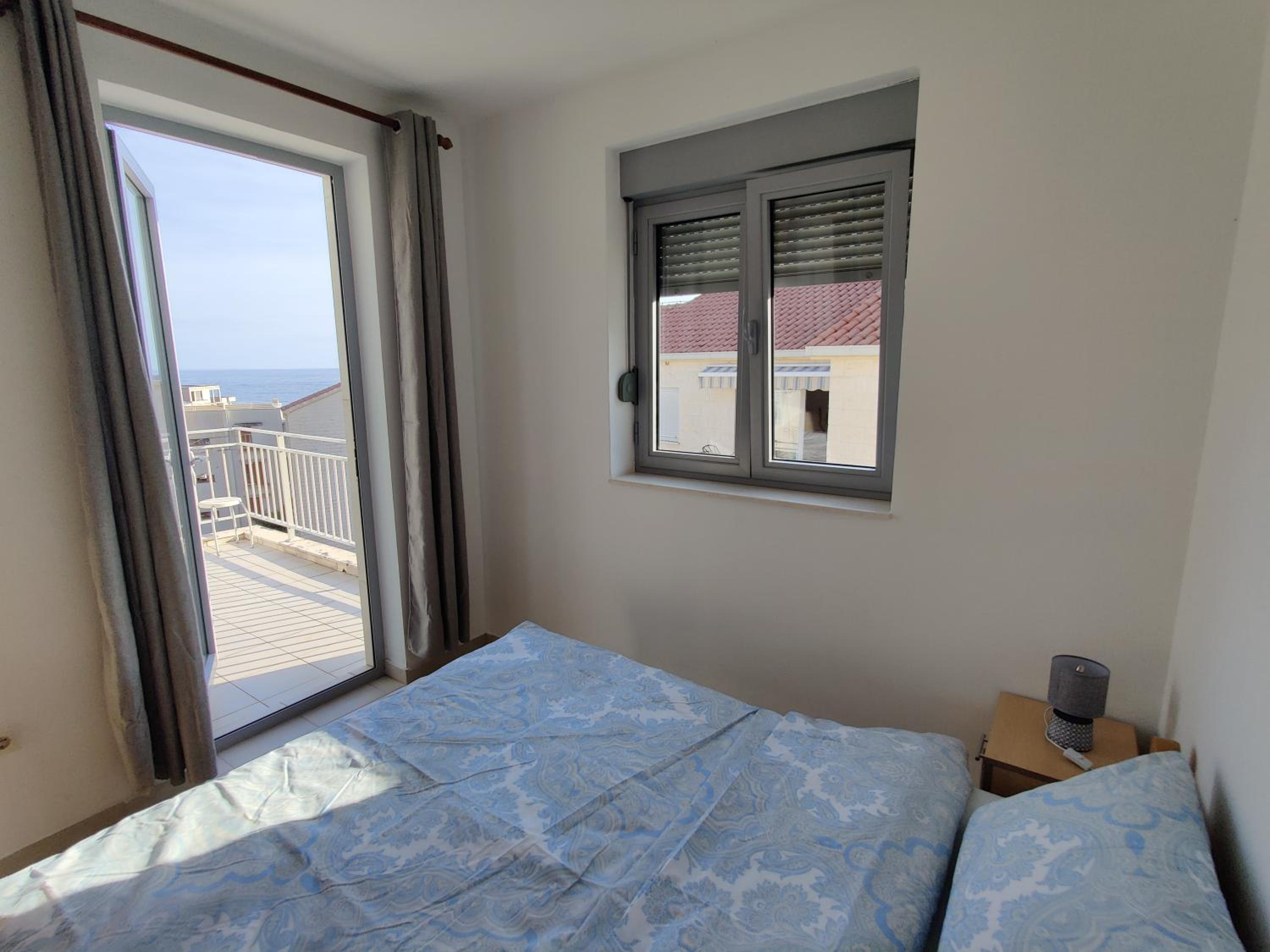 Petrovac Bay apartment with sea view and shared pool