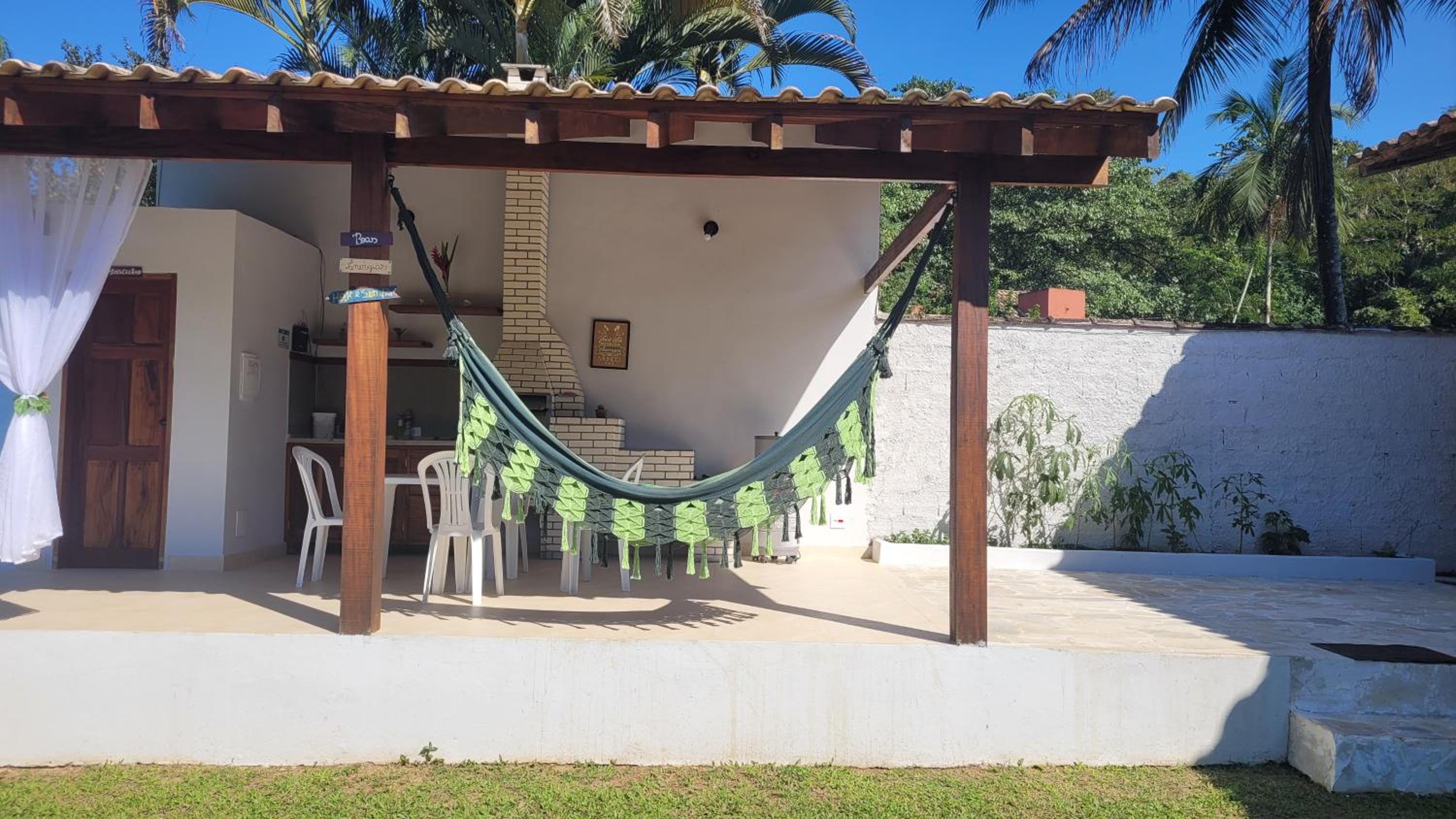 Casa com piscina e churrasqueira!