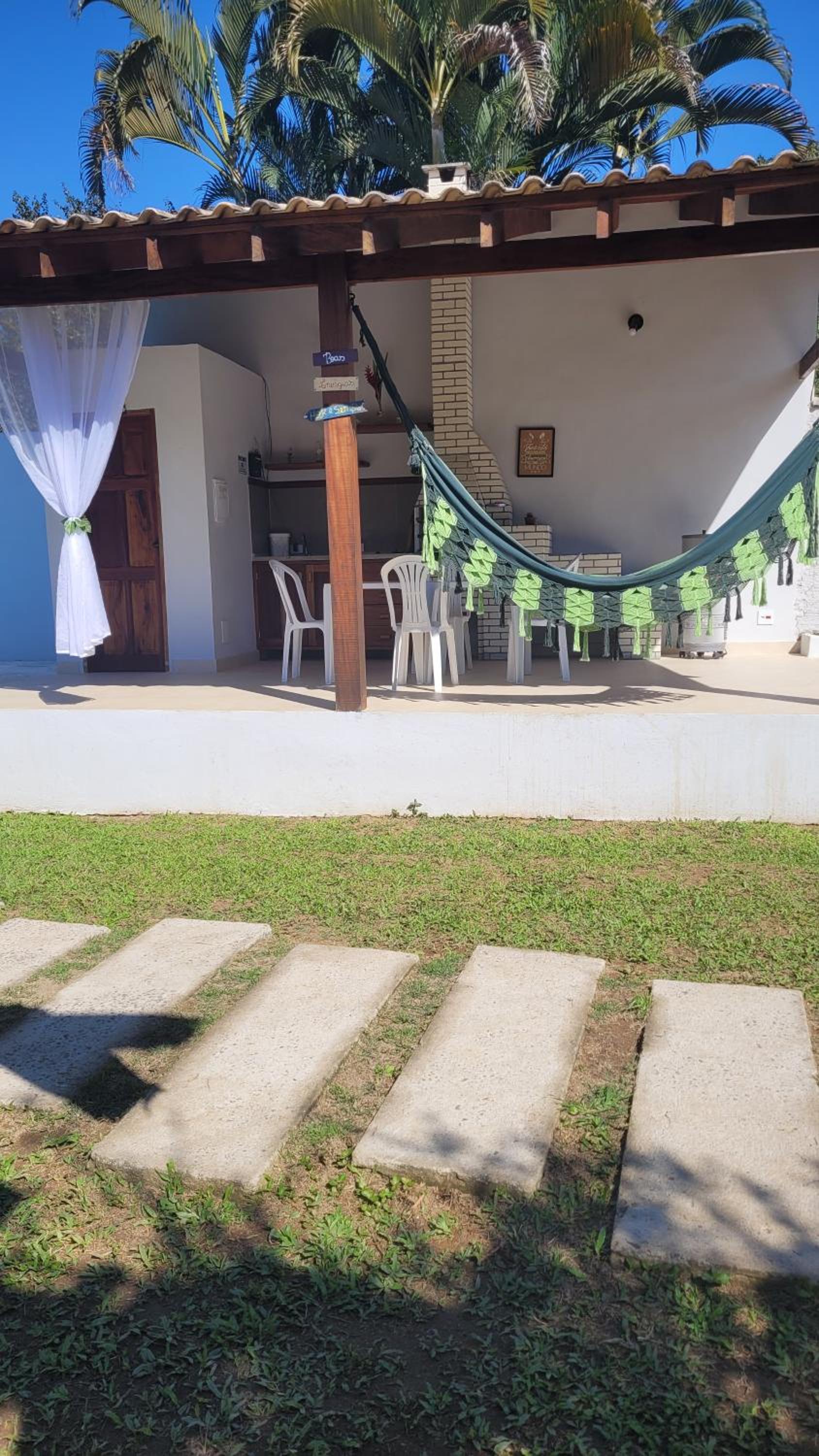 Casa com piscina e churrasqueira!