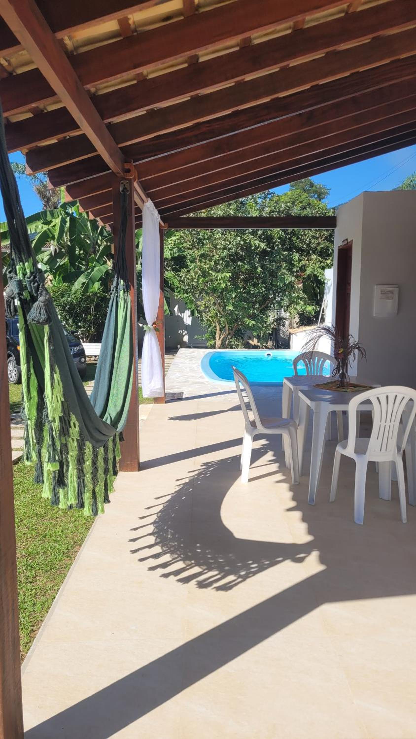 Casa com piscina e churrasqueira!