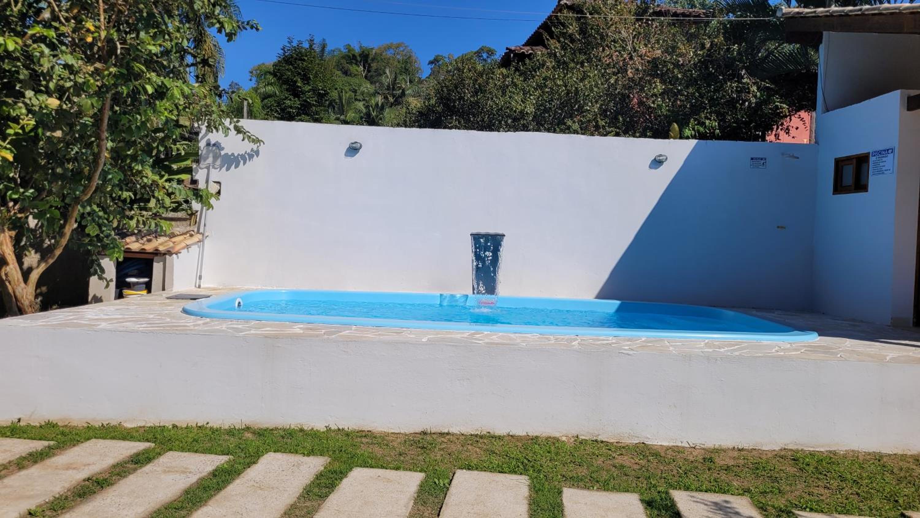 Casa com piscina e churrasqueira!