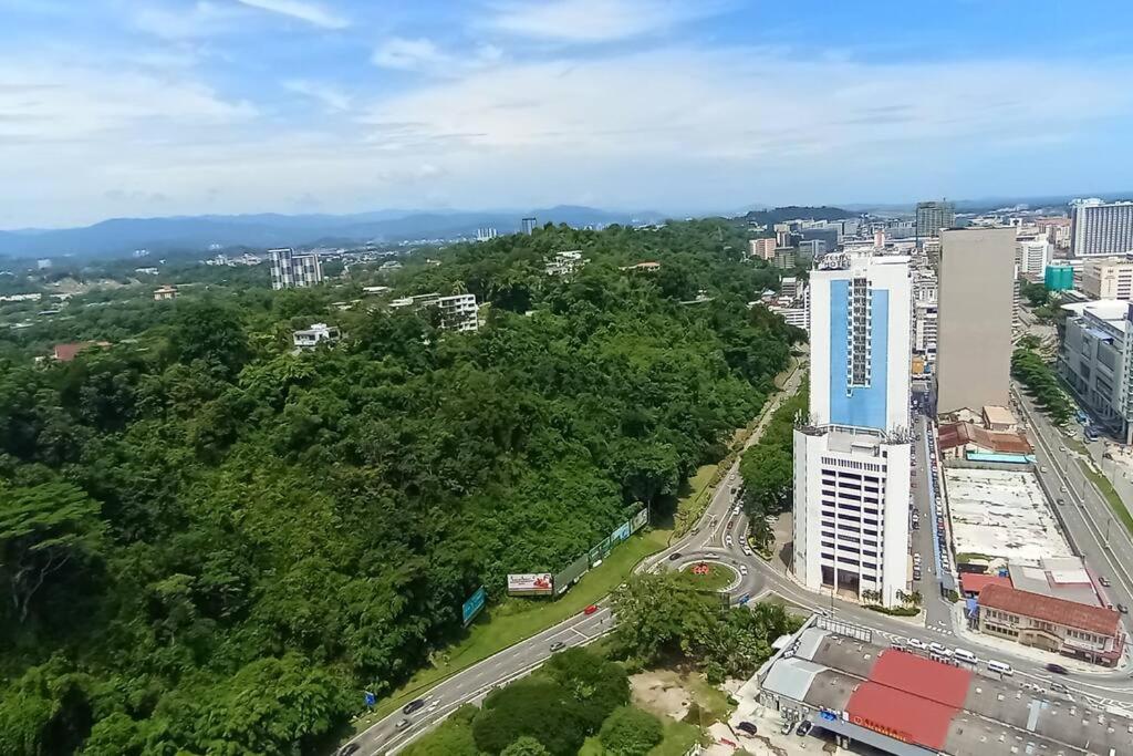 Jesselton Quay by Peach 2BR CityView High Floor photo 8