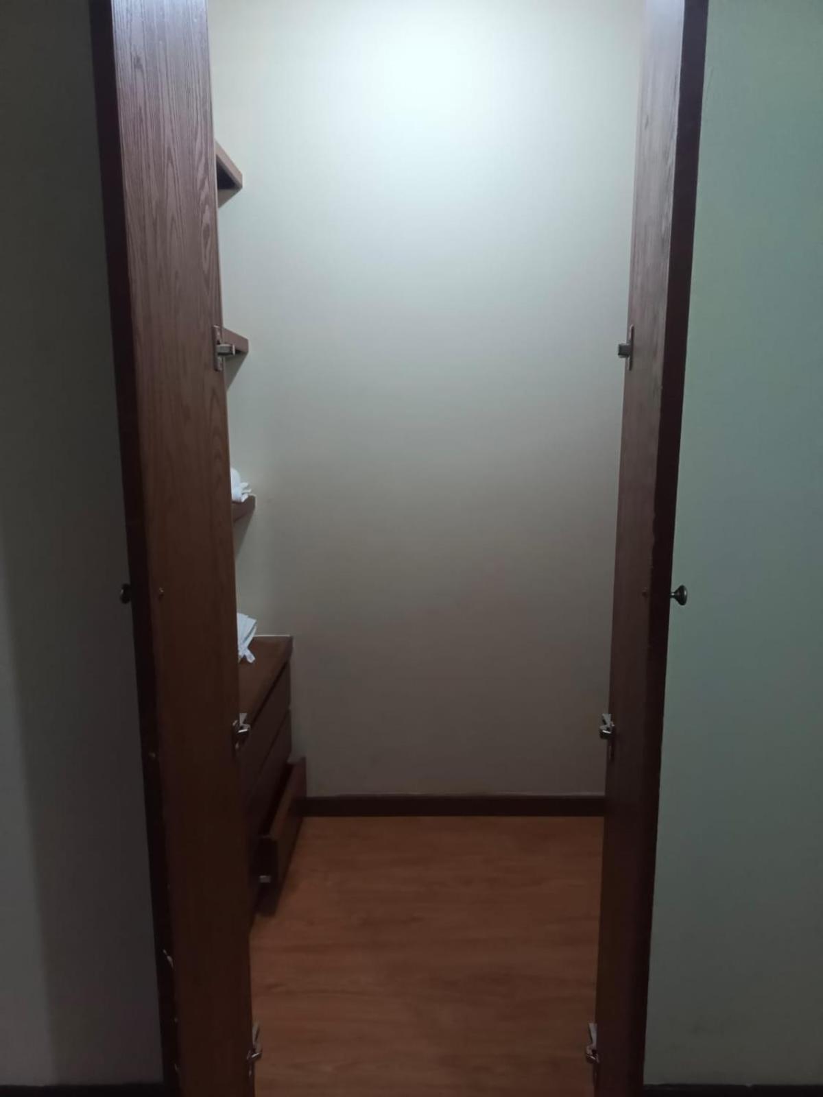 Spacious private rooms close to American Embassy