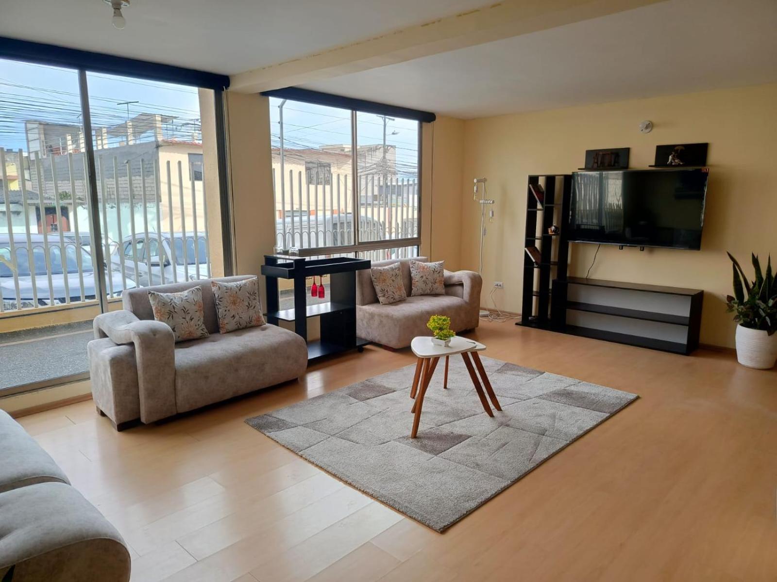 Spacious private rooms close to American Embassy