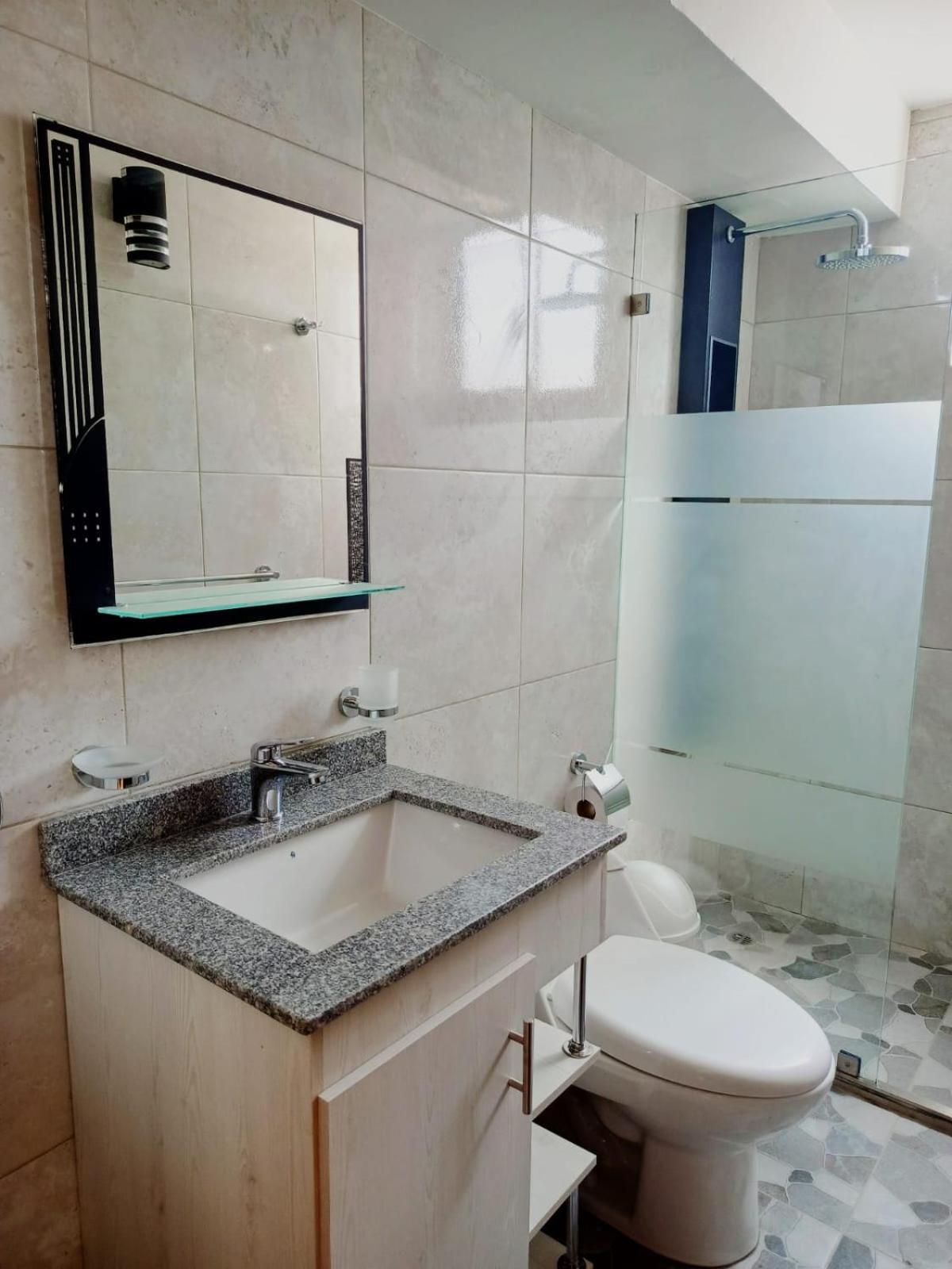 Spacious private rooms close to American Embassy