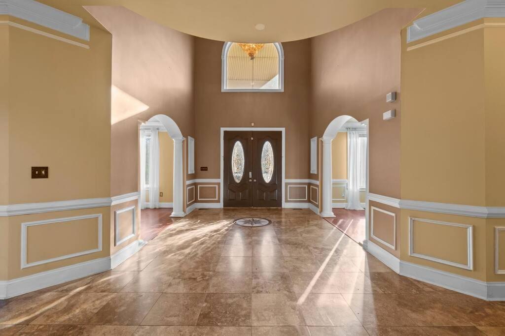 Luxury Mansion near WashingtonDC BnB view 2