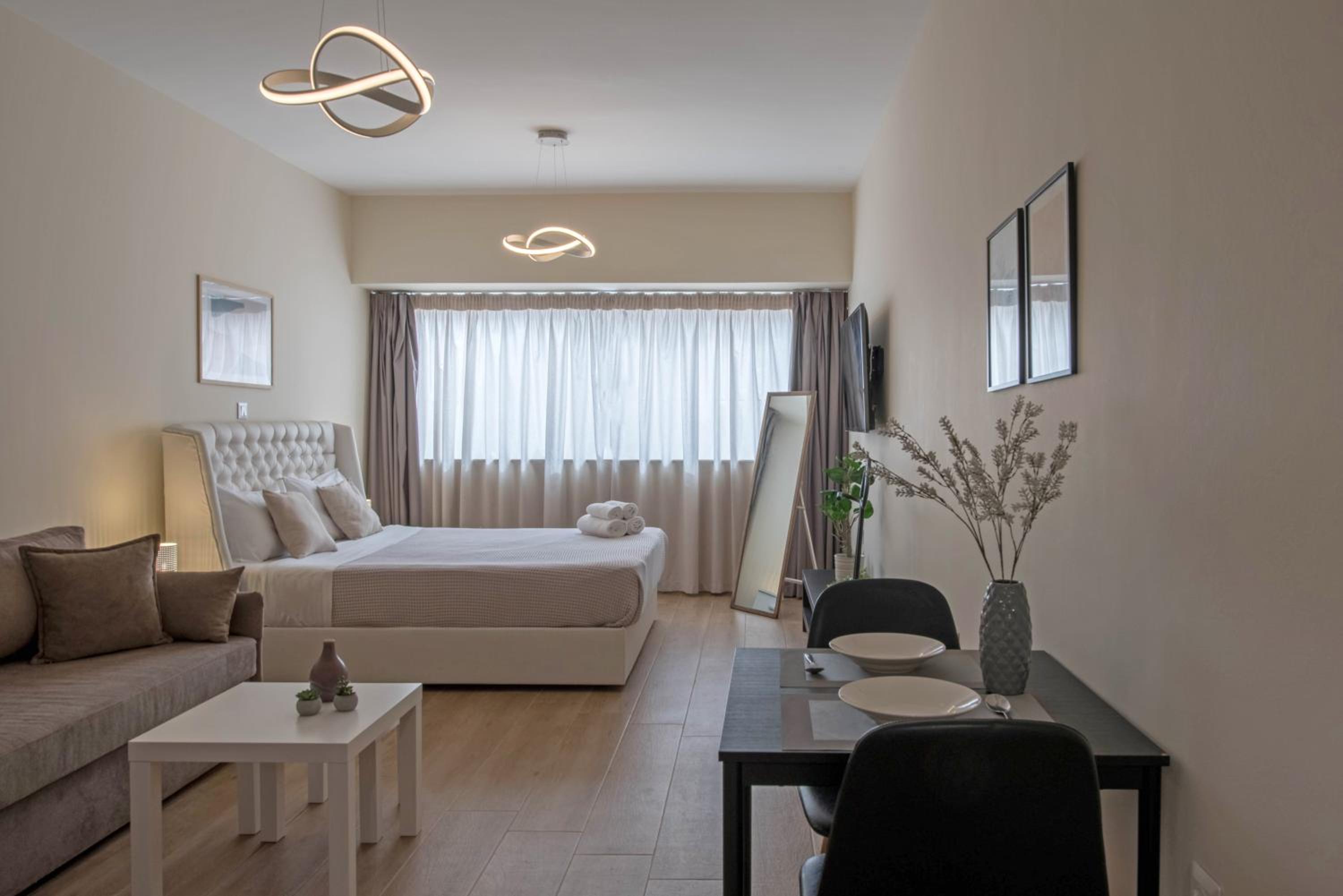 Amazing Apartments @ Aiolou Str.