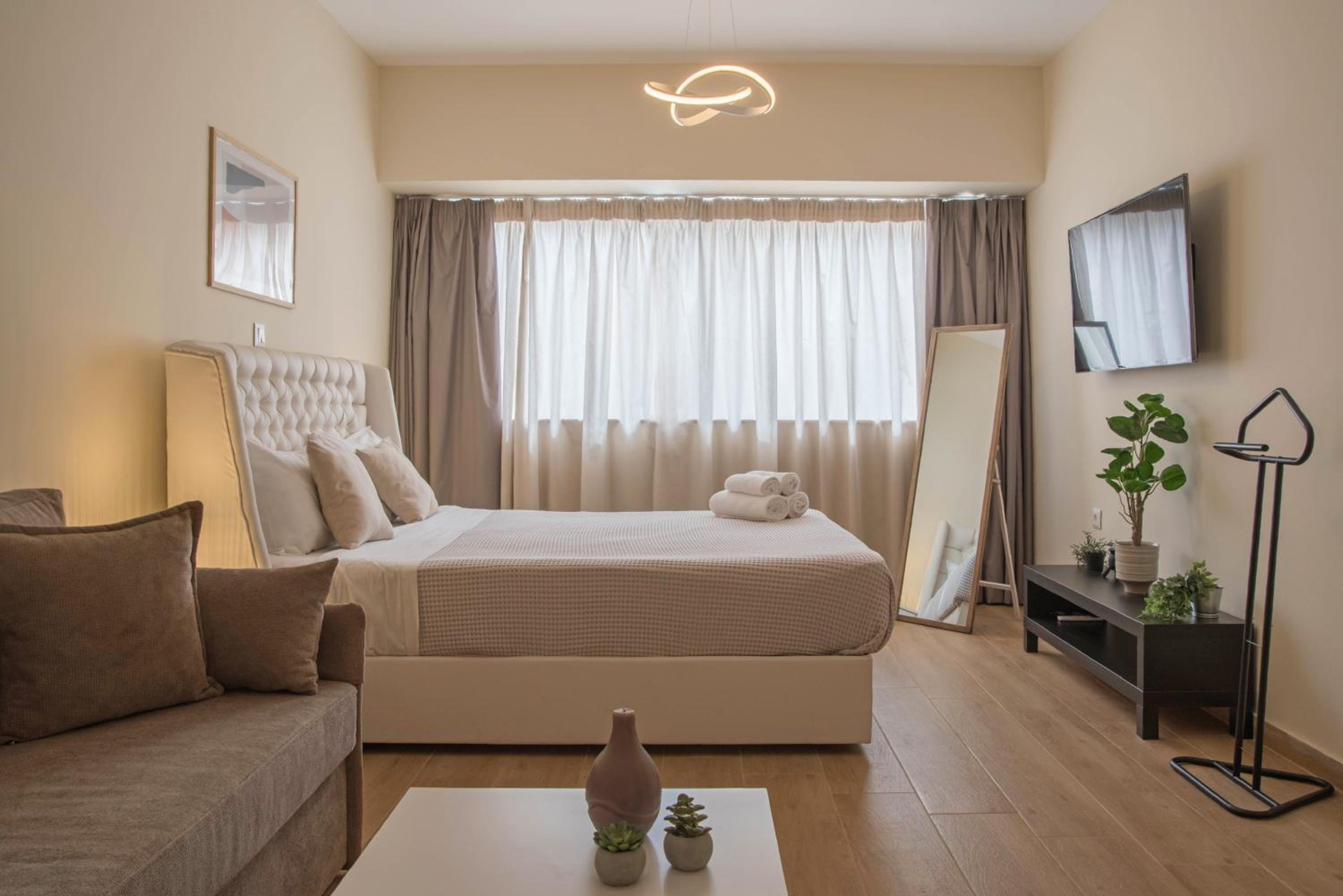 Amazing Apartments @ Aiolou Str.