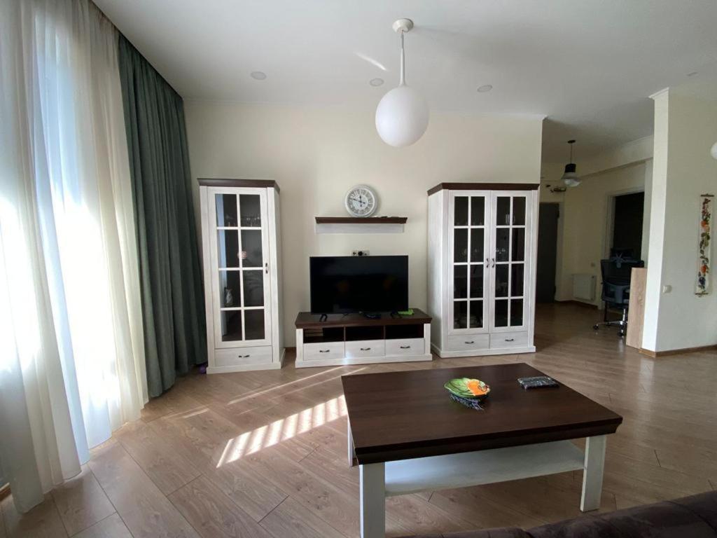 Apartment in city center near technical university metro station view 2