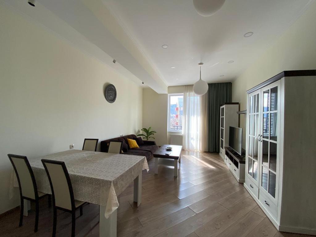Apartment in city center near technical university metro station view 4