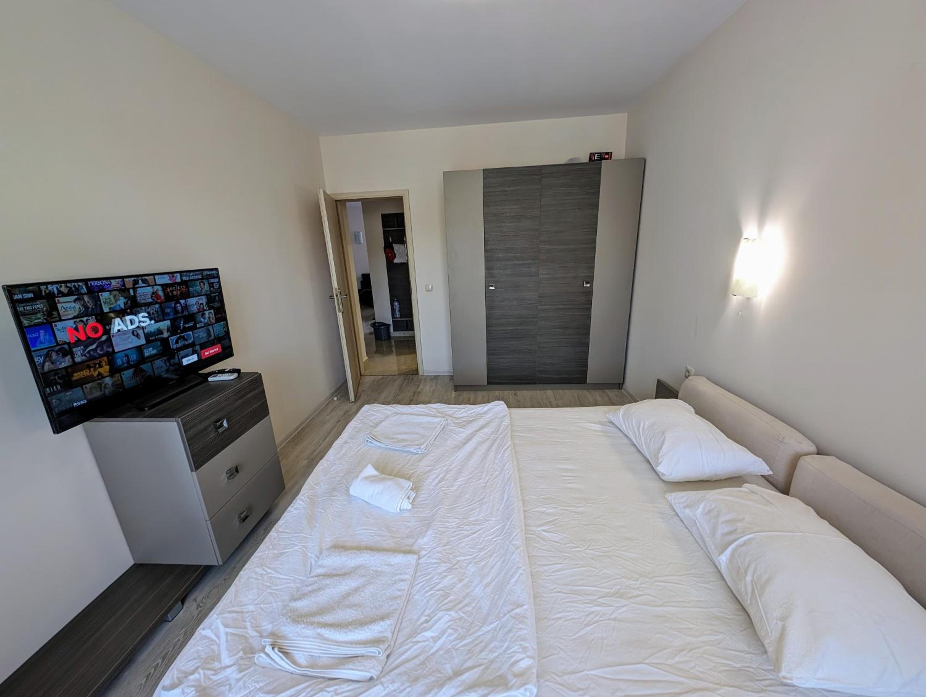SUNNY Star Dreams CONDO w PRIME LOCATION, POOL, SEA VIEW view 5