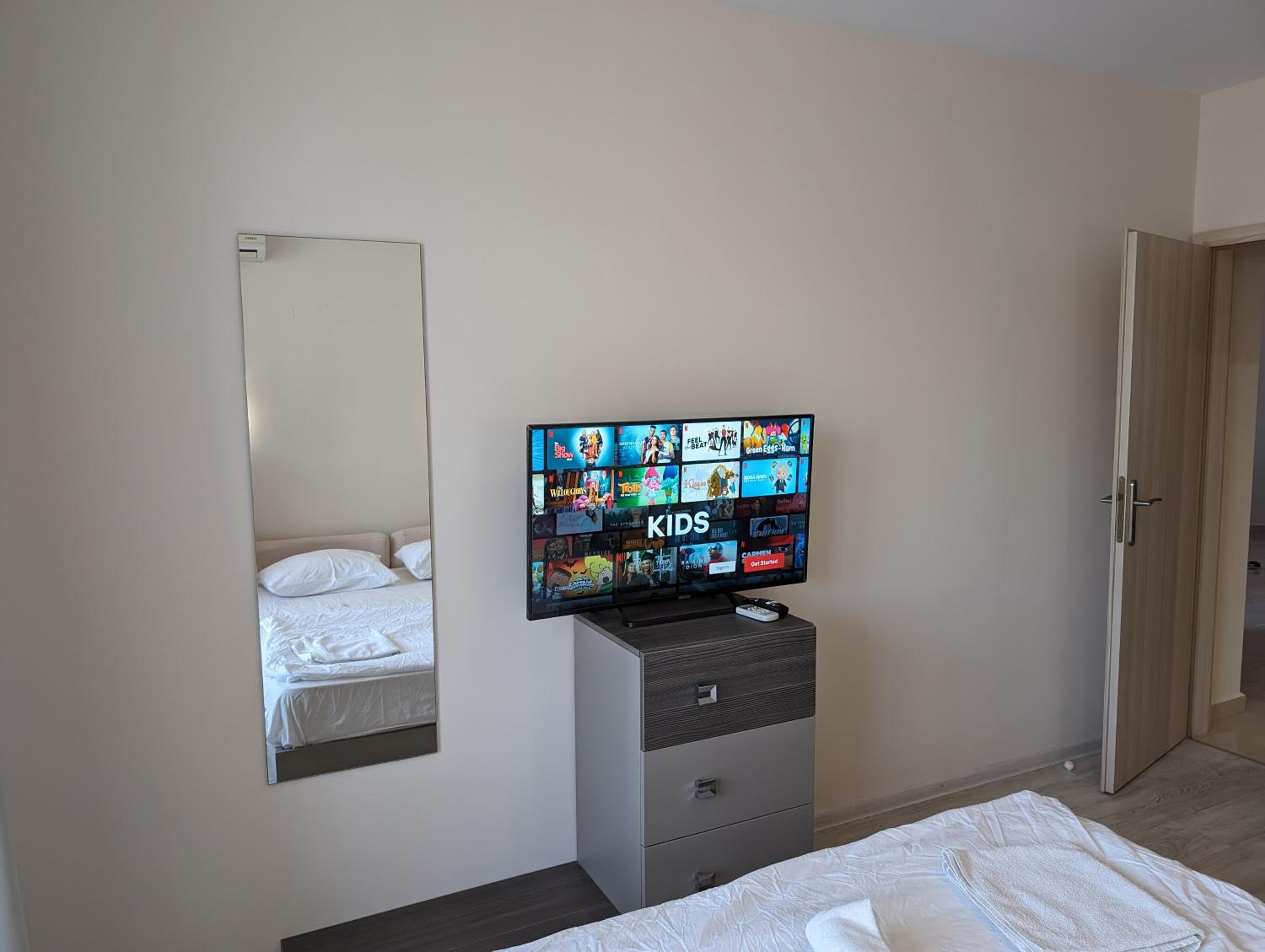 SUNNY Star Dreams CONDO w PRIME LOCATION, POOL, SEA VIEW view 4