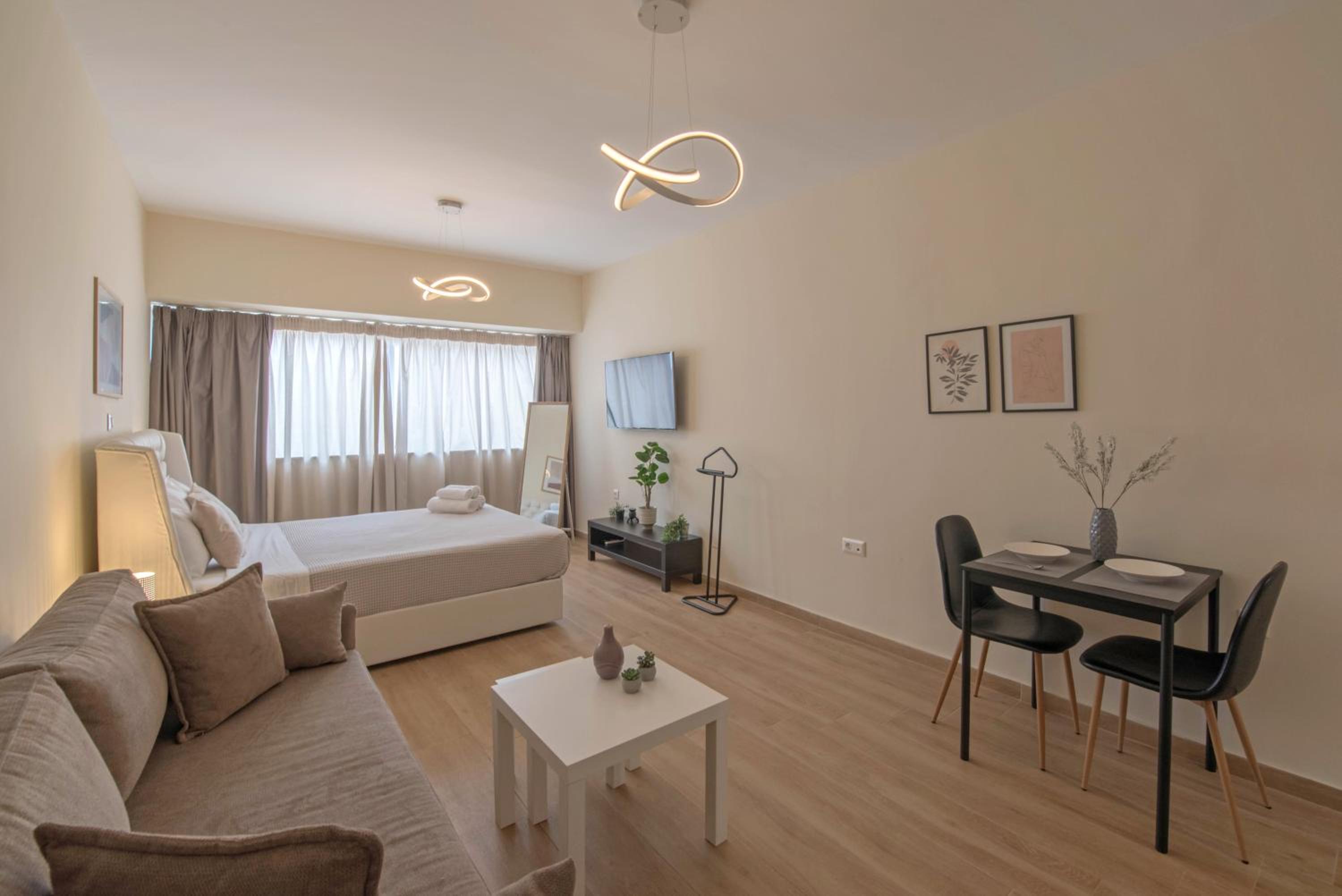 Amazing Apartments @ Aiolou Str.