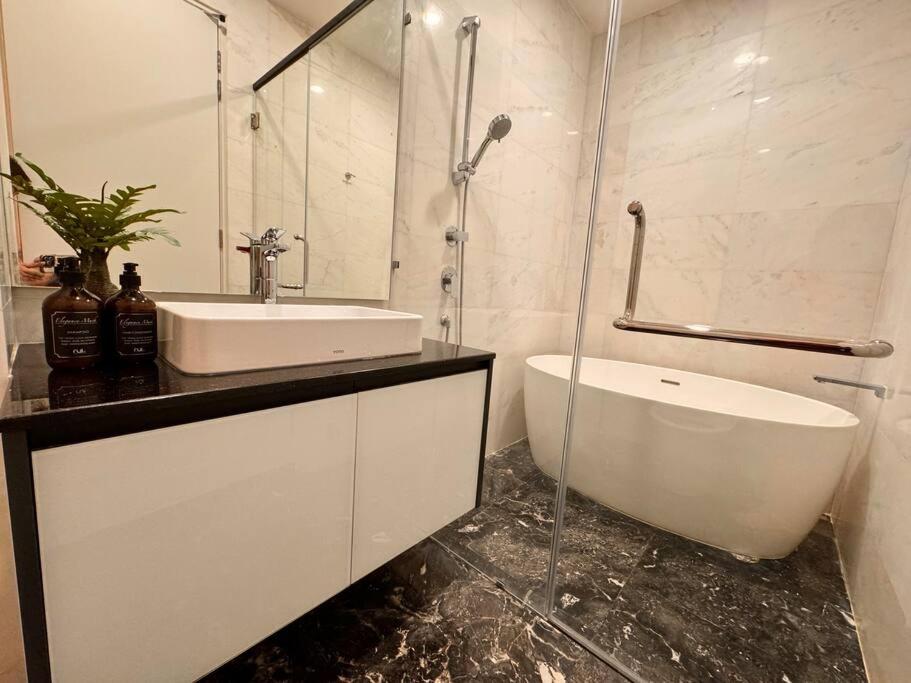 Modern 3min KLCC 2BR 1-5pax Royce Residence By Fantasy