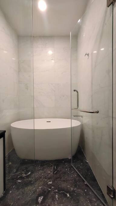 Modern 3min KLCC 2BR 1-5pax Royce Residence By Fantasy