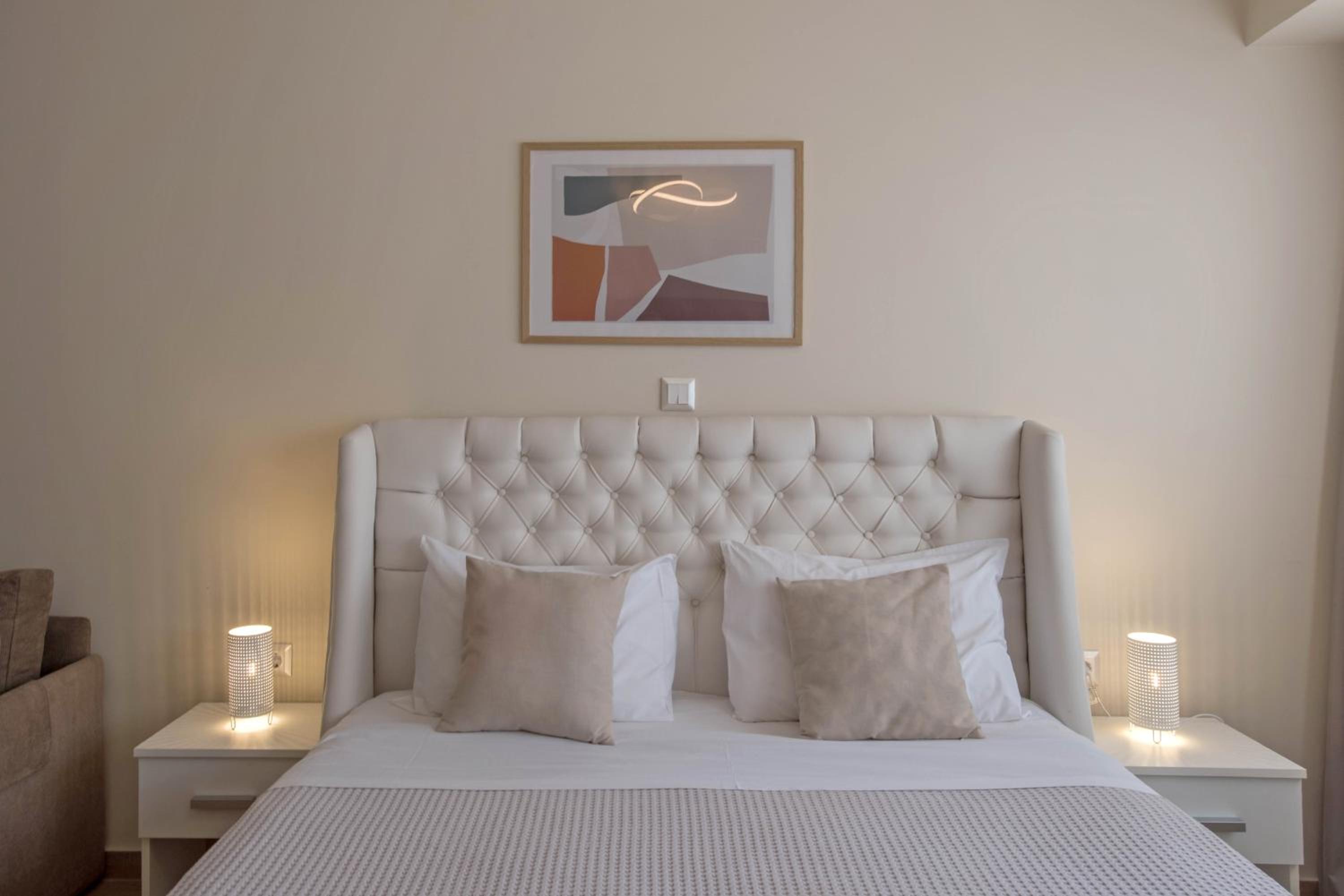 Amazing Apartments @ Aiolou Str.