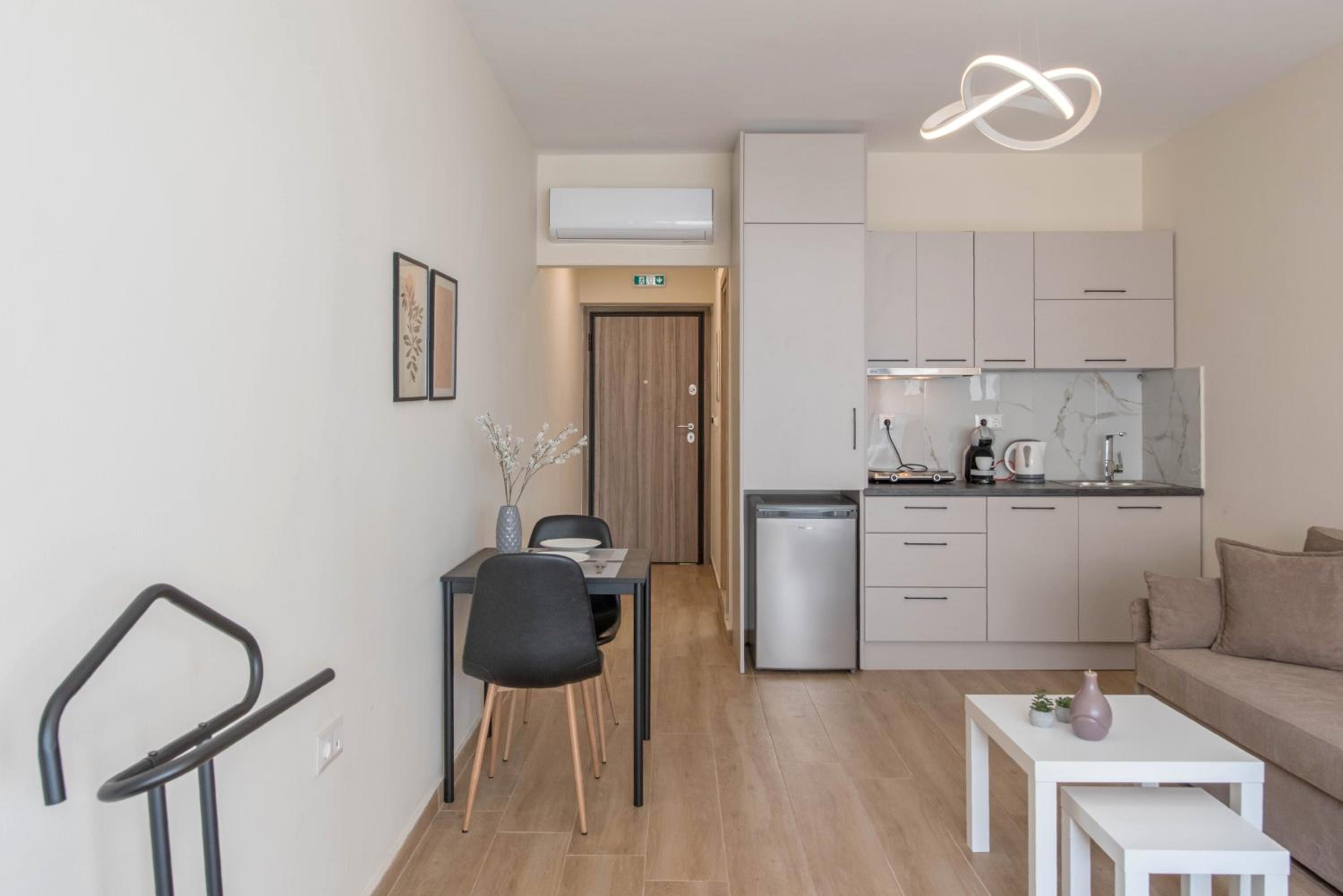 Amazing Apartments @ Aiolou Str.