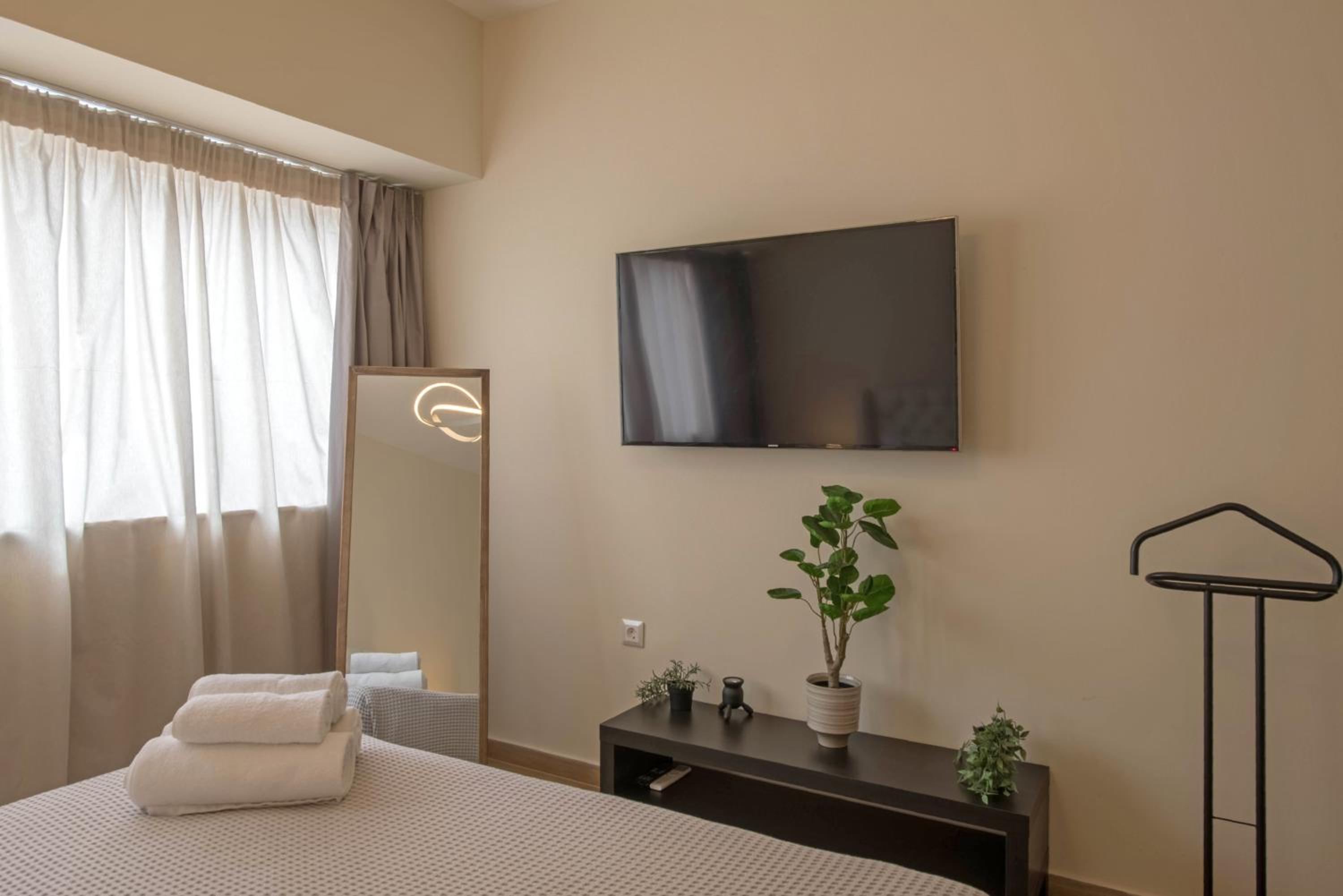 Amazing Apartments @ Aiolou Str.