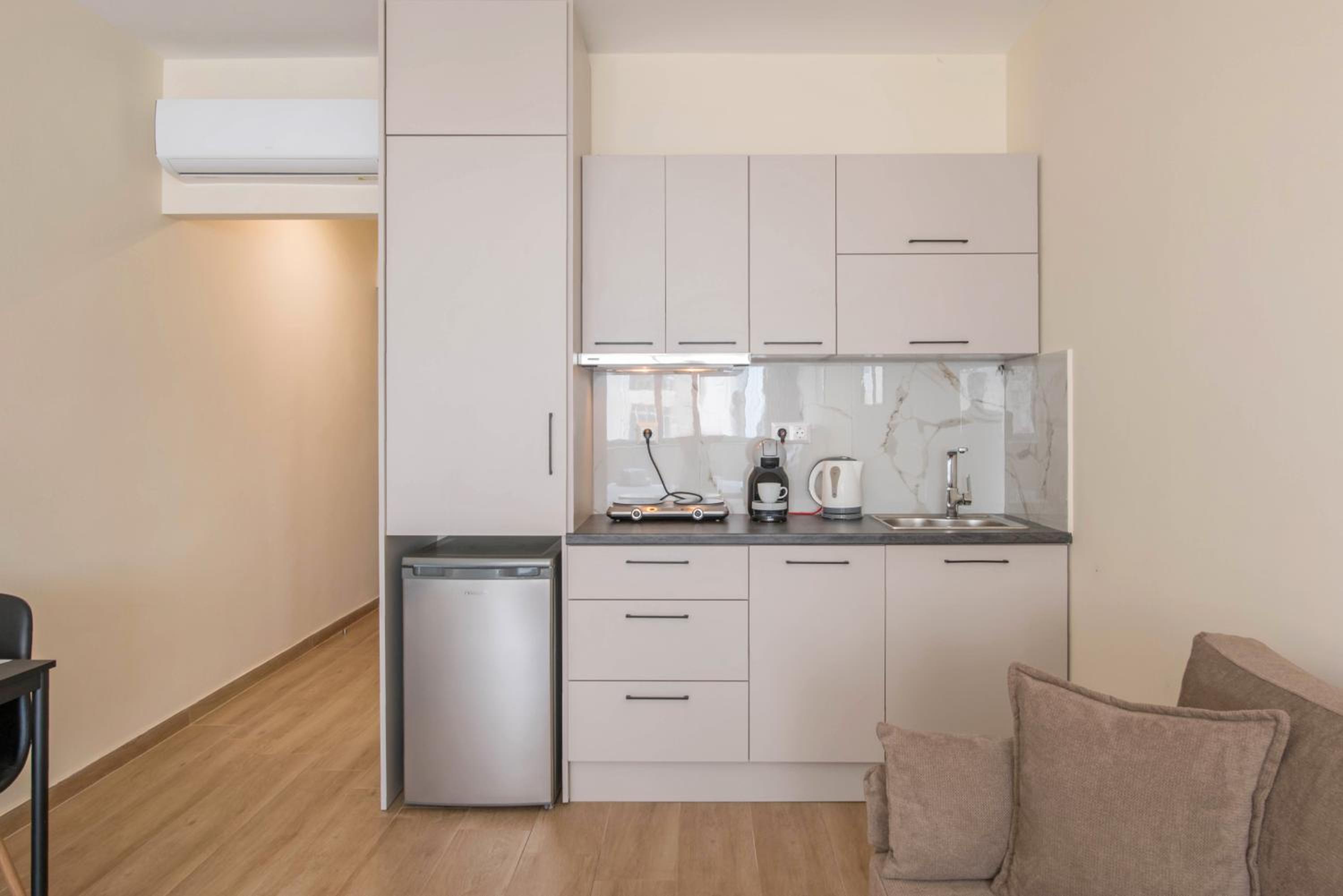 Amazing Apartments @ Aiolou Str.