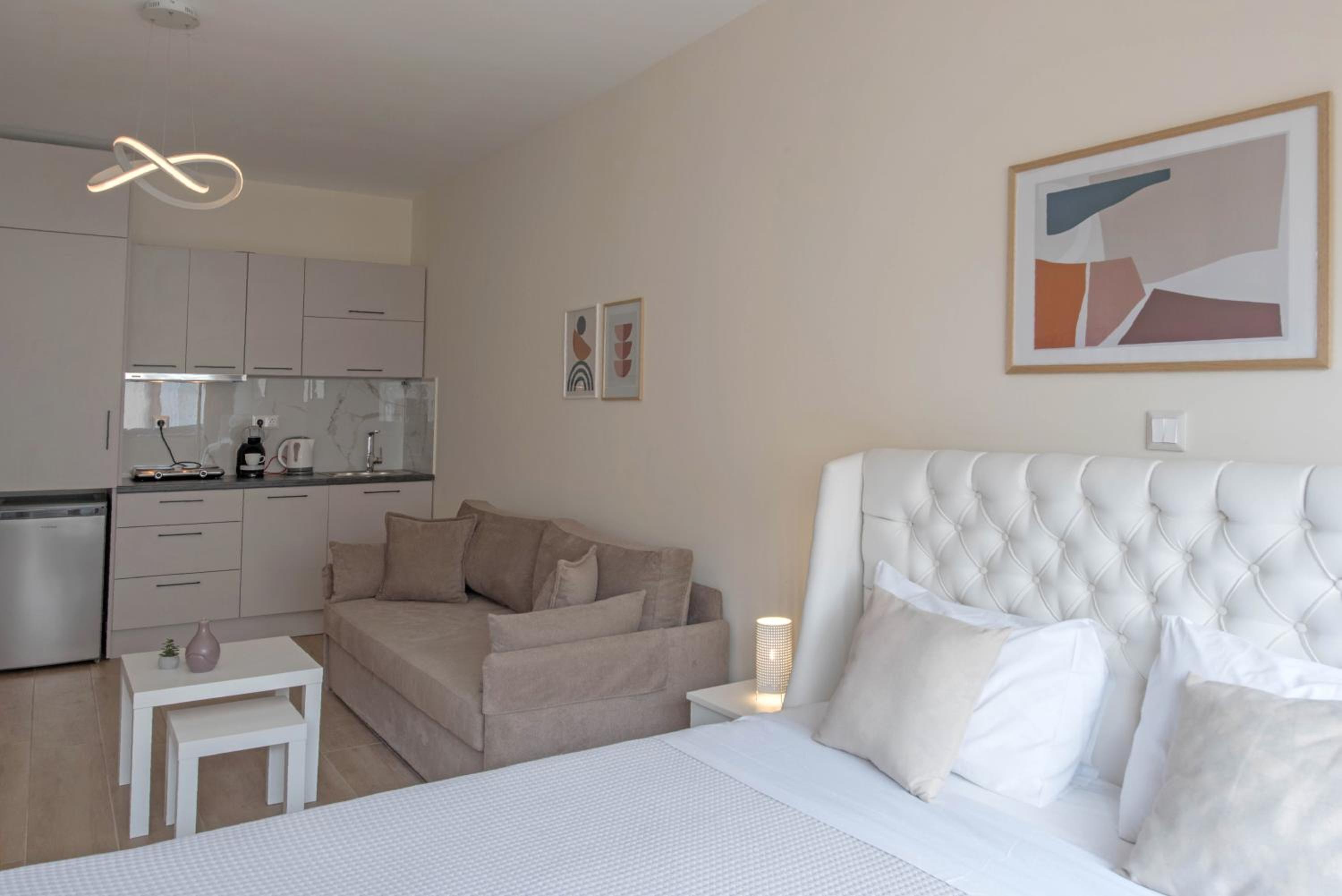 Amazing Apartments @ Aiolou Str.