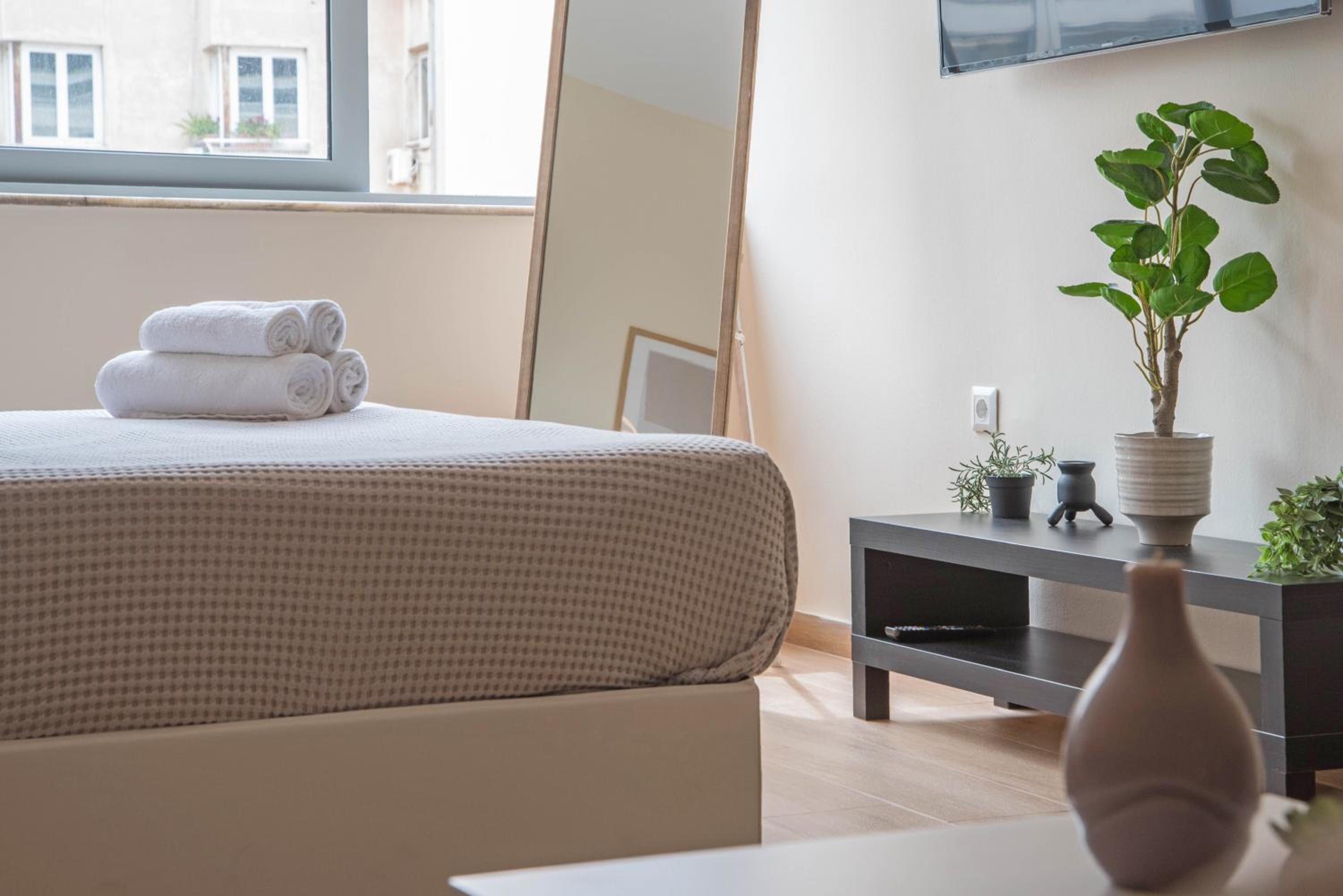 Amazing Apartments @ Aiolou Str.