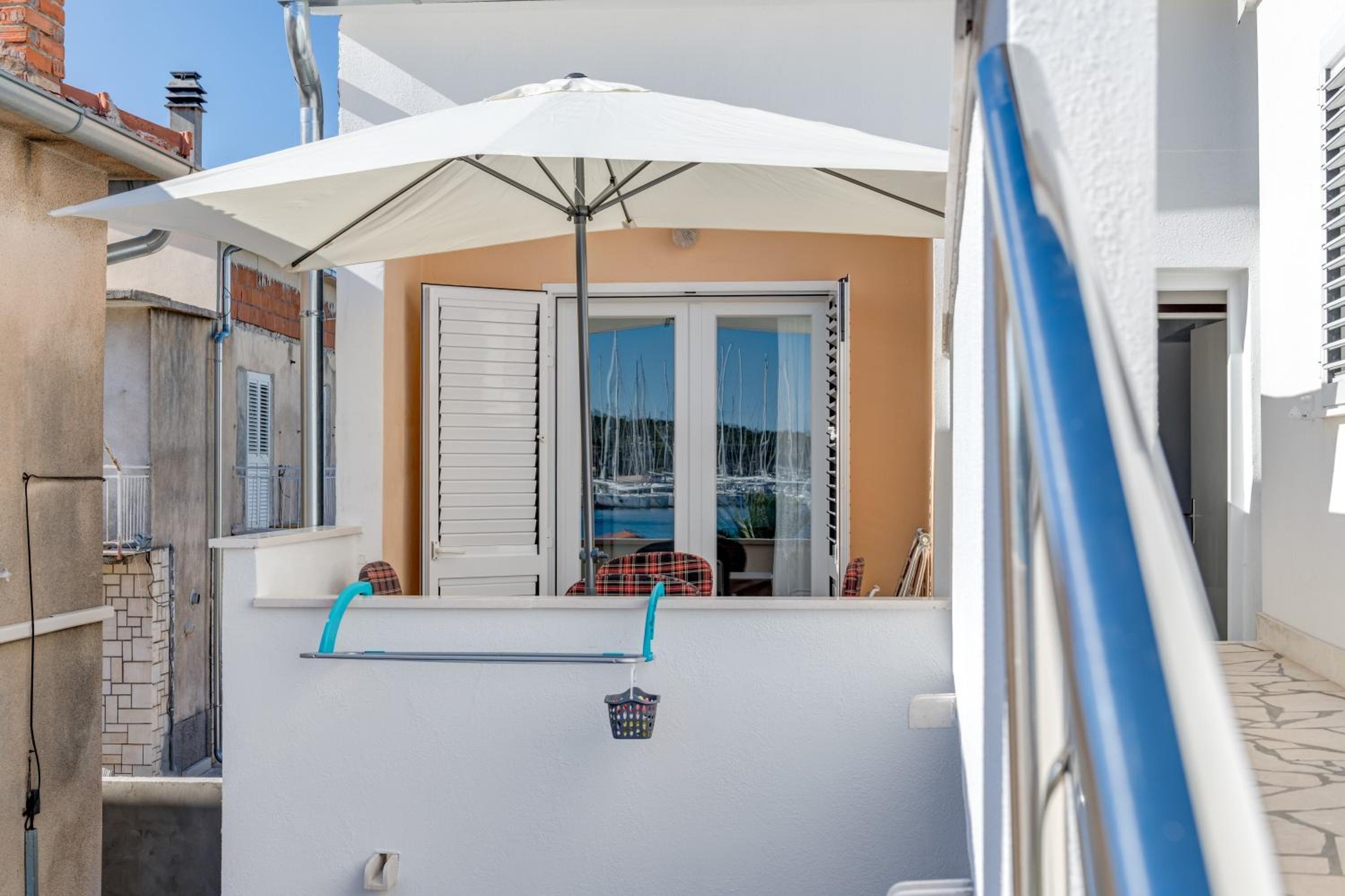 Seafront apartments Marija with terrace and mooring