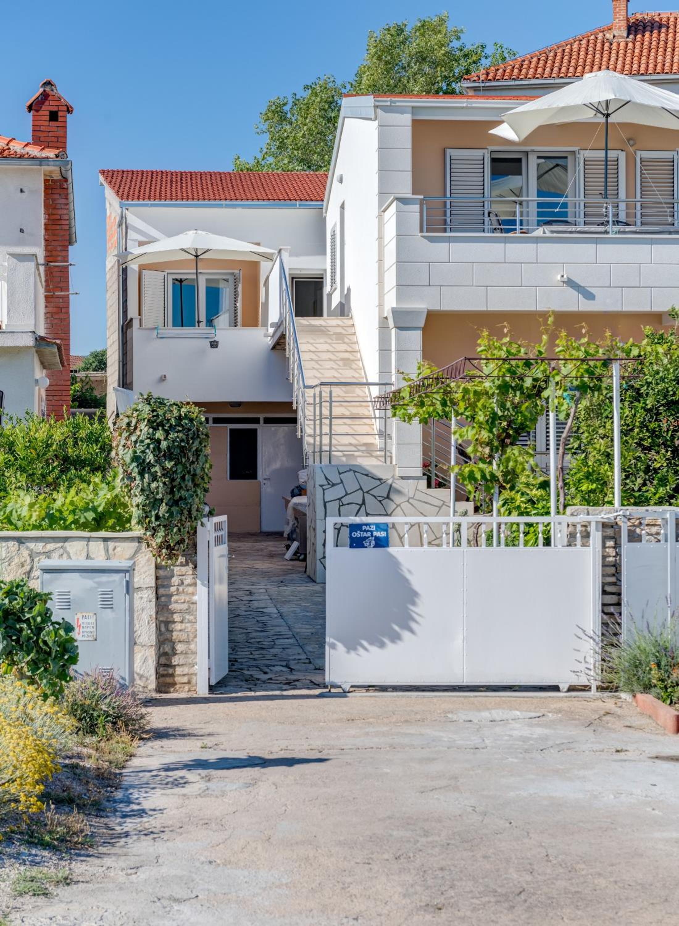 Seafront apartments Marija with terrace and mooring