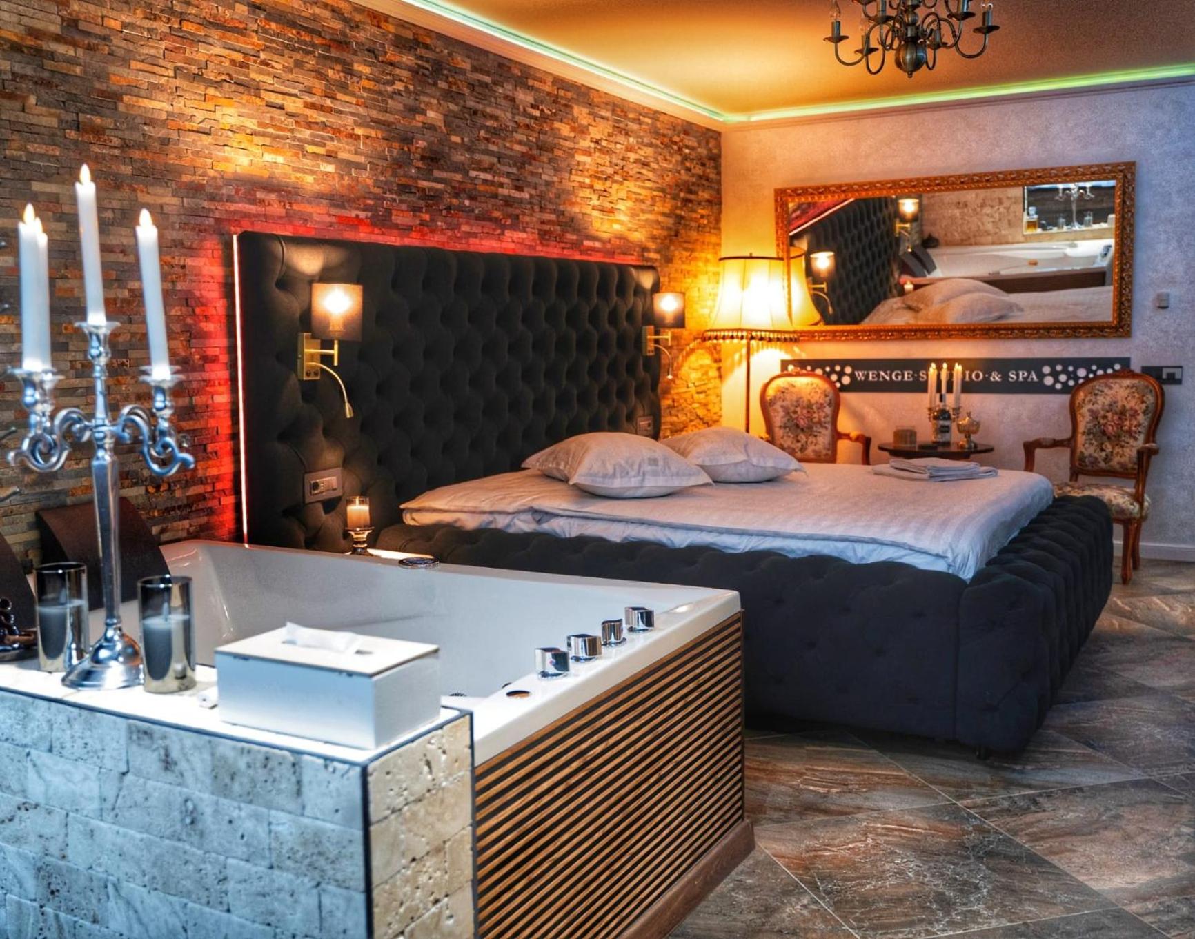 Jacuzzi-Wenge Studio & Spa view 3